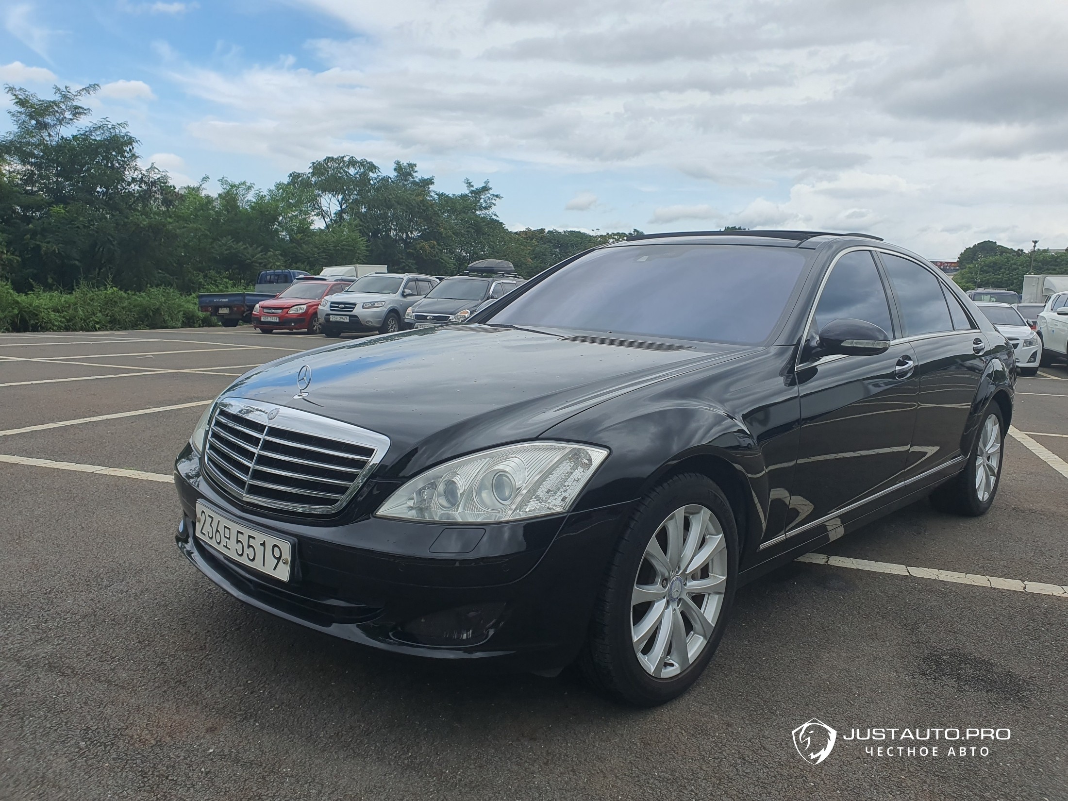 Автомобиль Mercedes-Benz S-Class