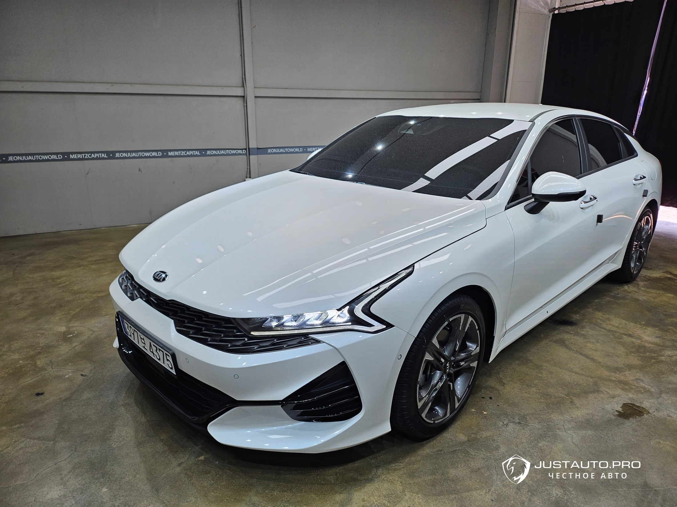 Автомобиль Kia K5