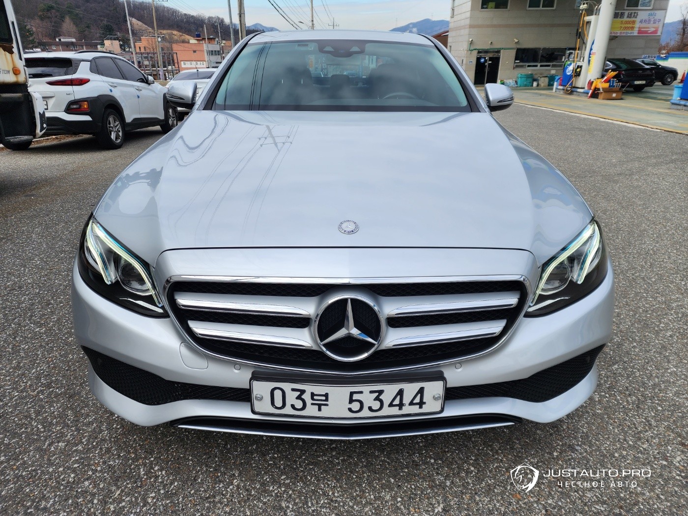 Автомобиль Mercedes-Benz E-Class
