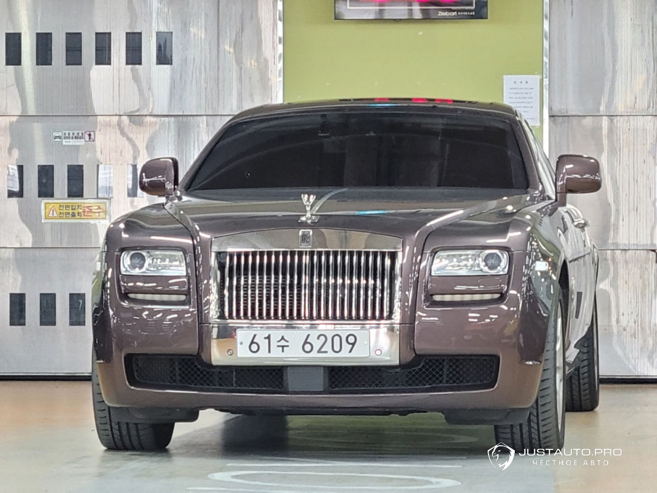 Автомобиль Rolls-Royce Ghost