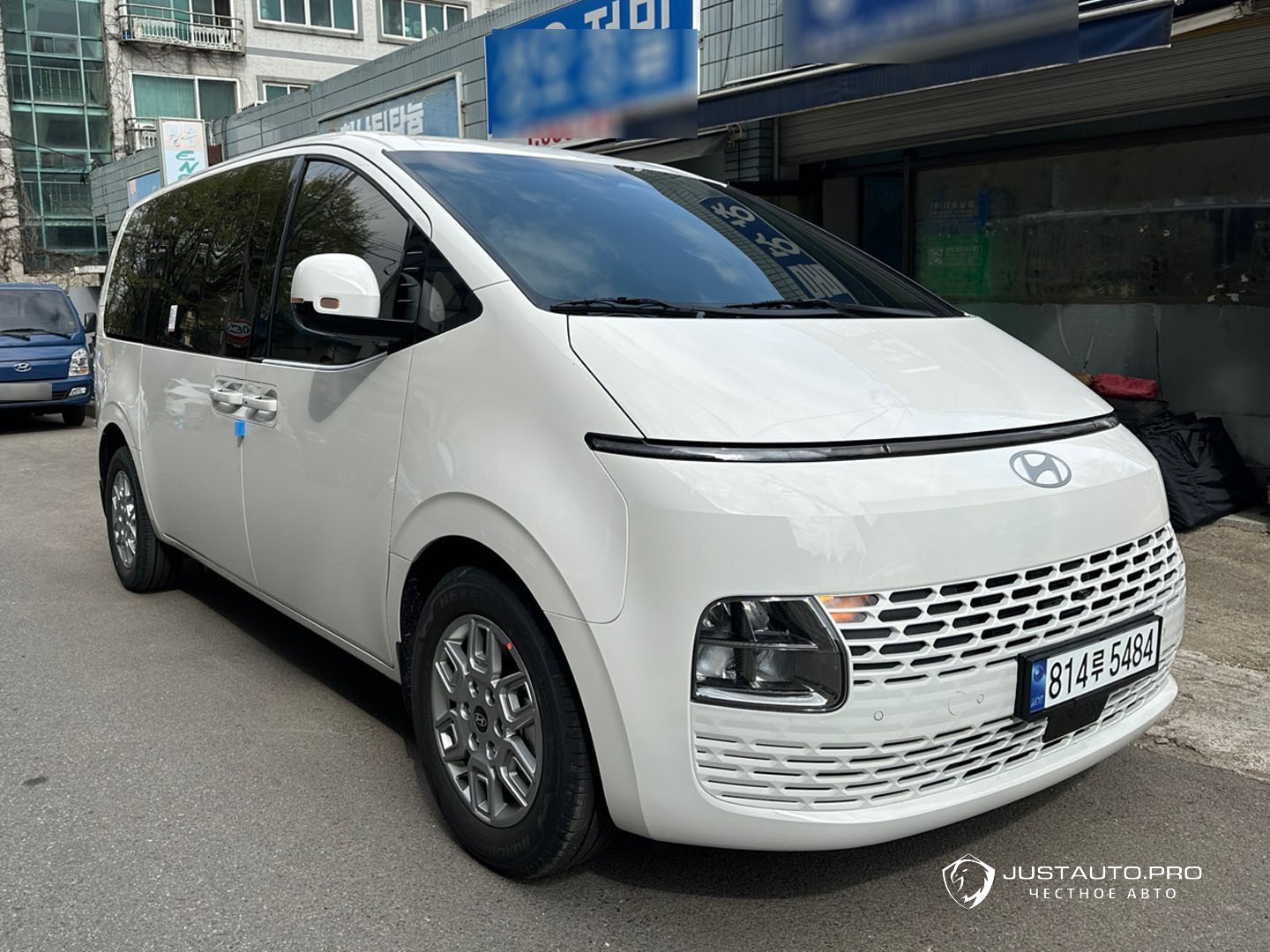 Автомобиль Hyundai Staria
