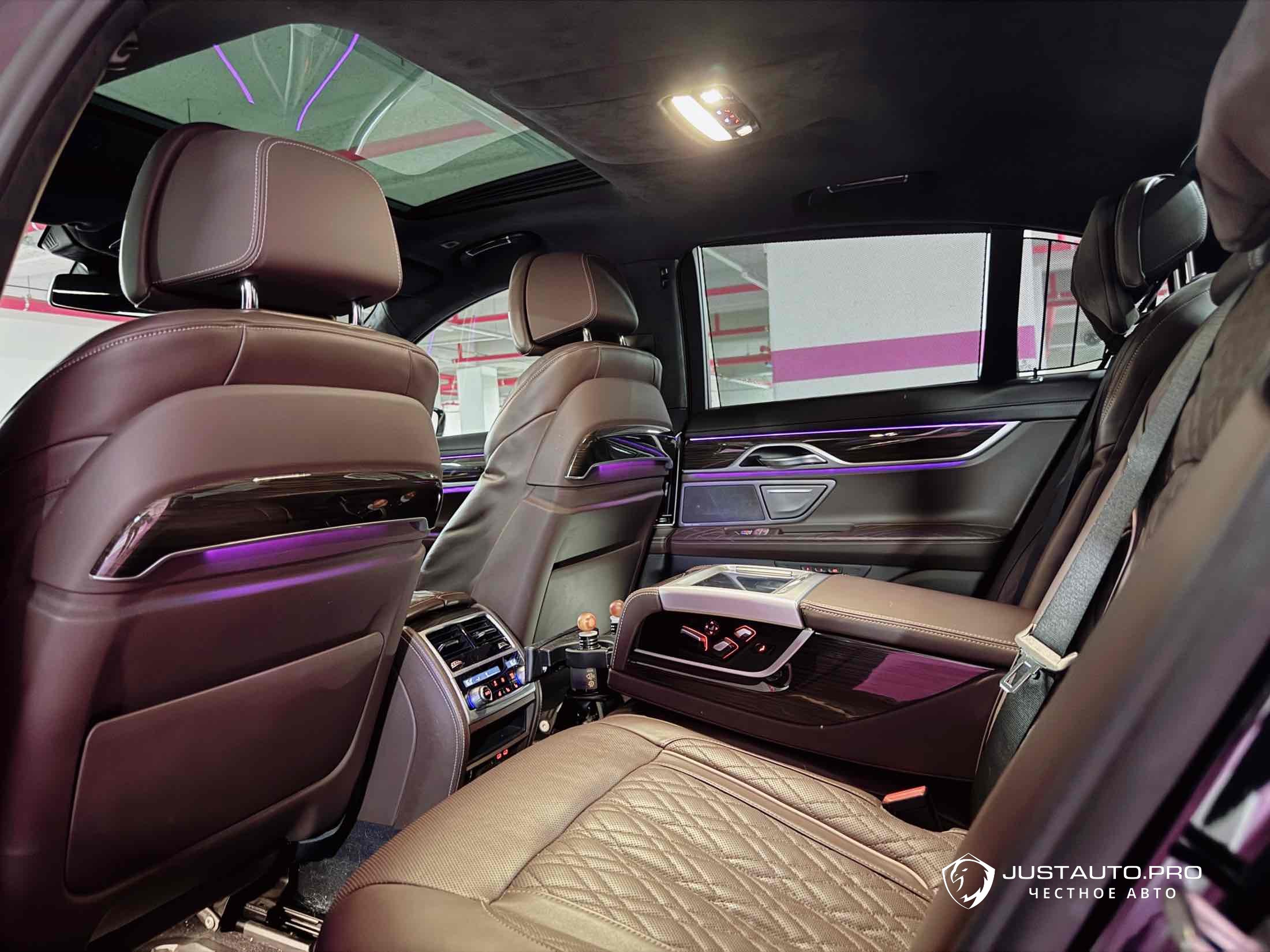 Автомобиль BMW 7-Series