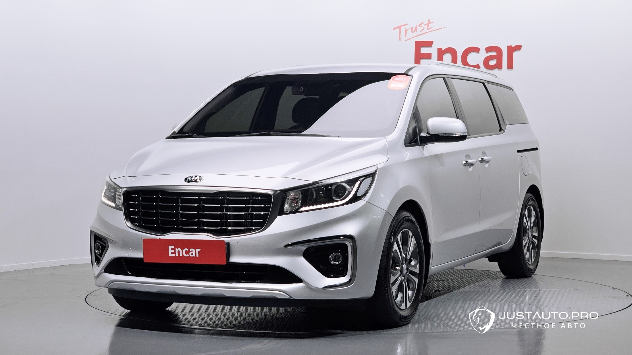 Автомобиль Kia Canival