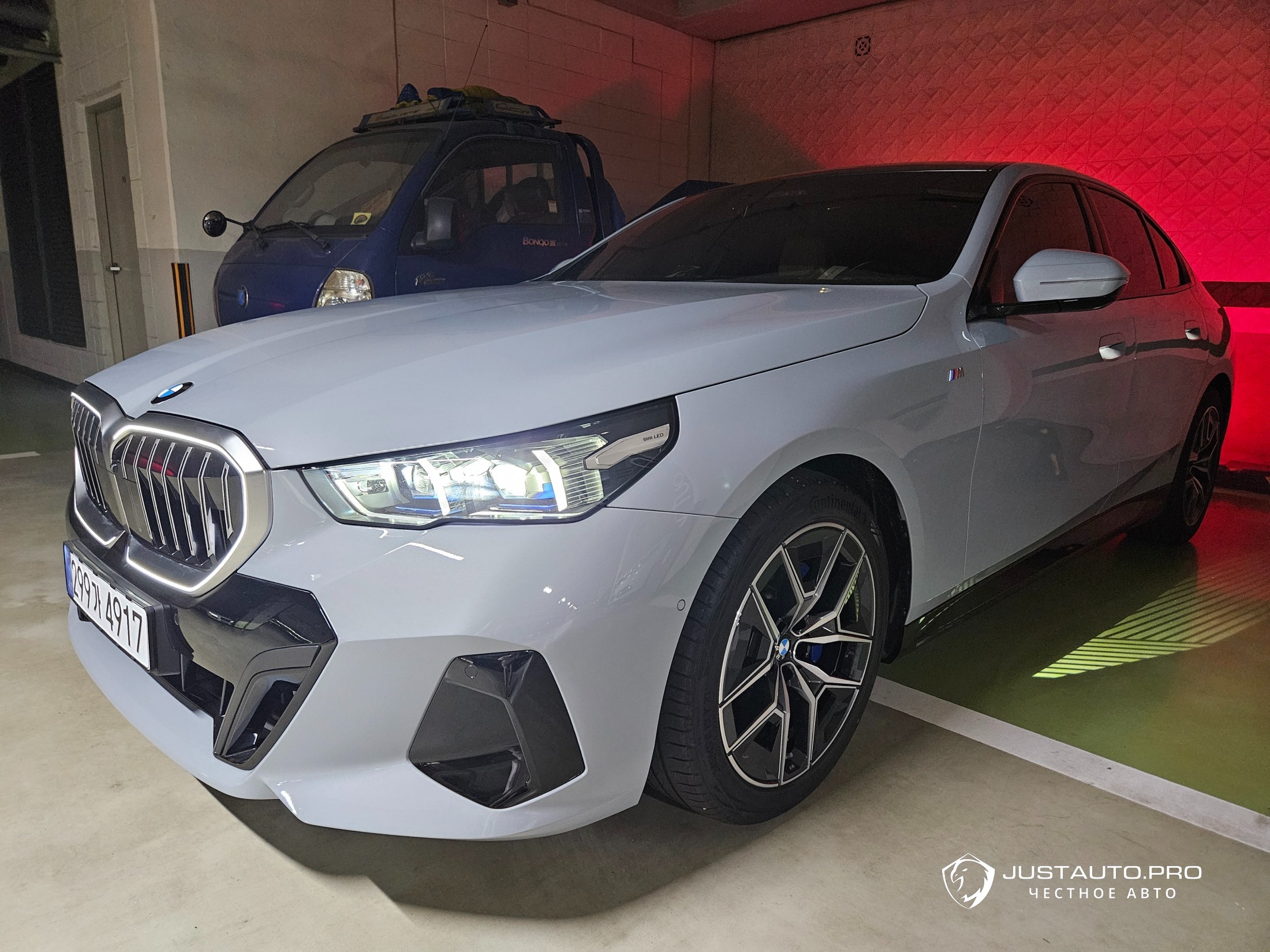 Автомобиль BMW 5-Series