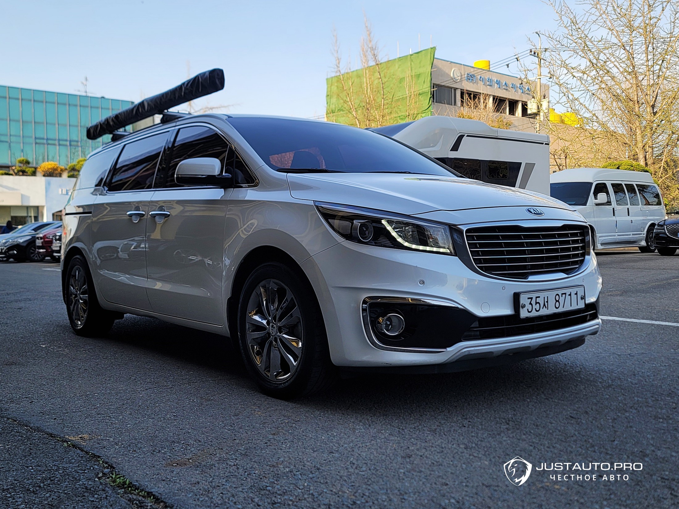 Автомобиль Kia Canival
