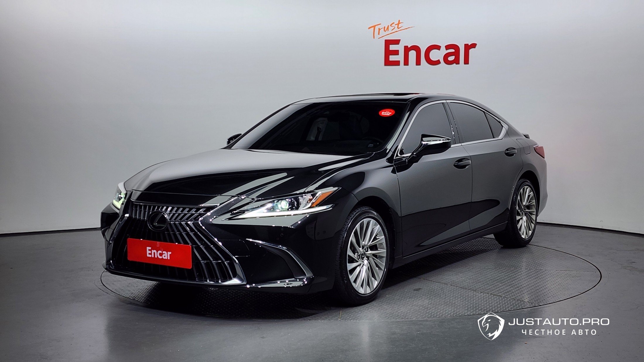 Автомобиль Lexus ES