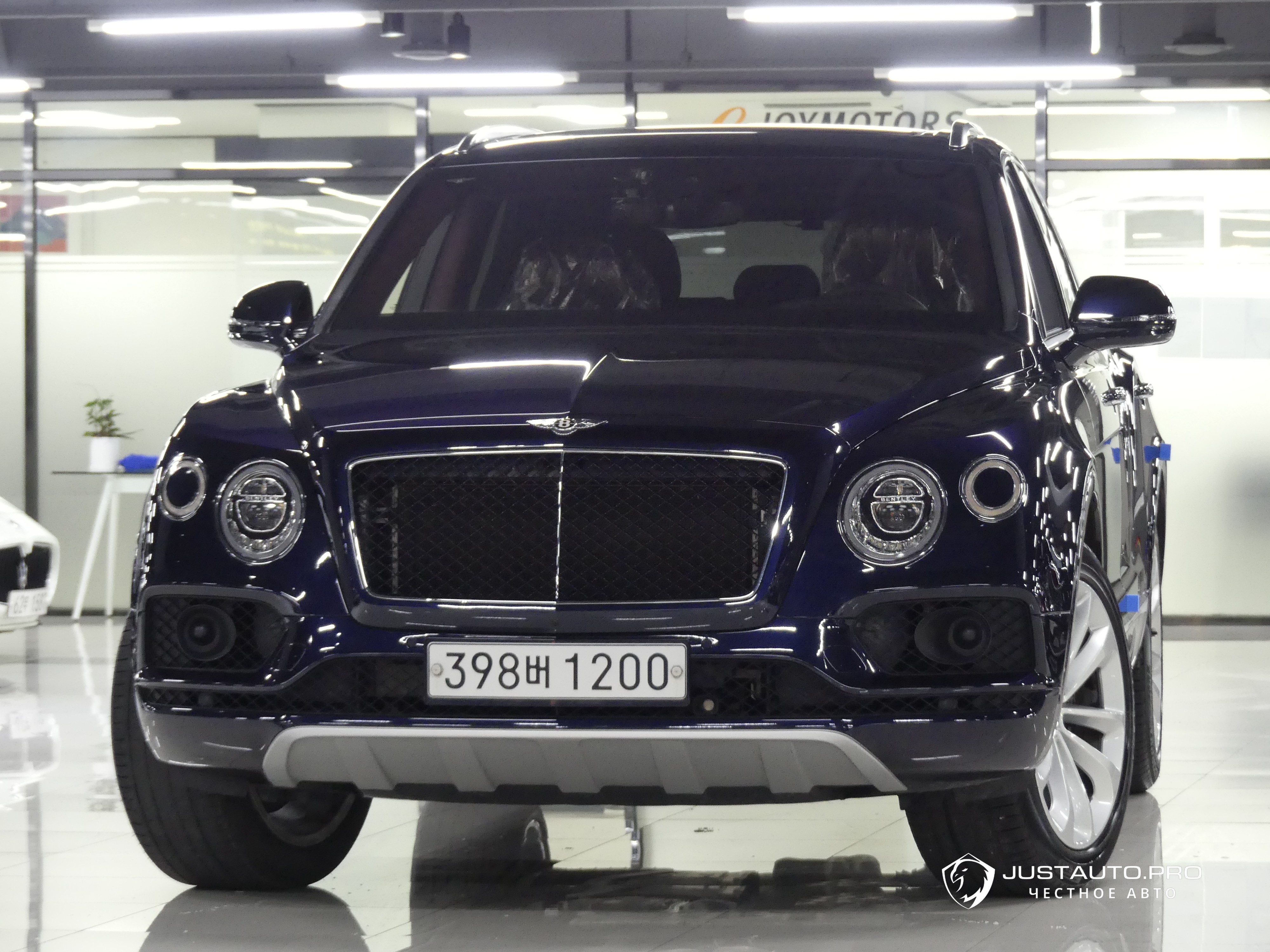 Автомобиль Bentley Bentayga