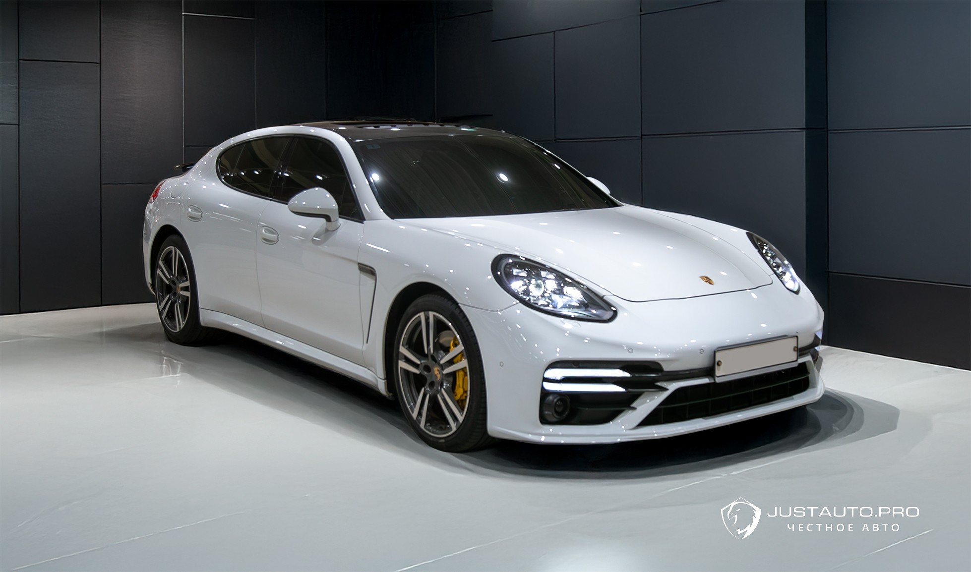 Автомобиль Porsche Panamera