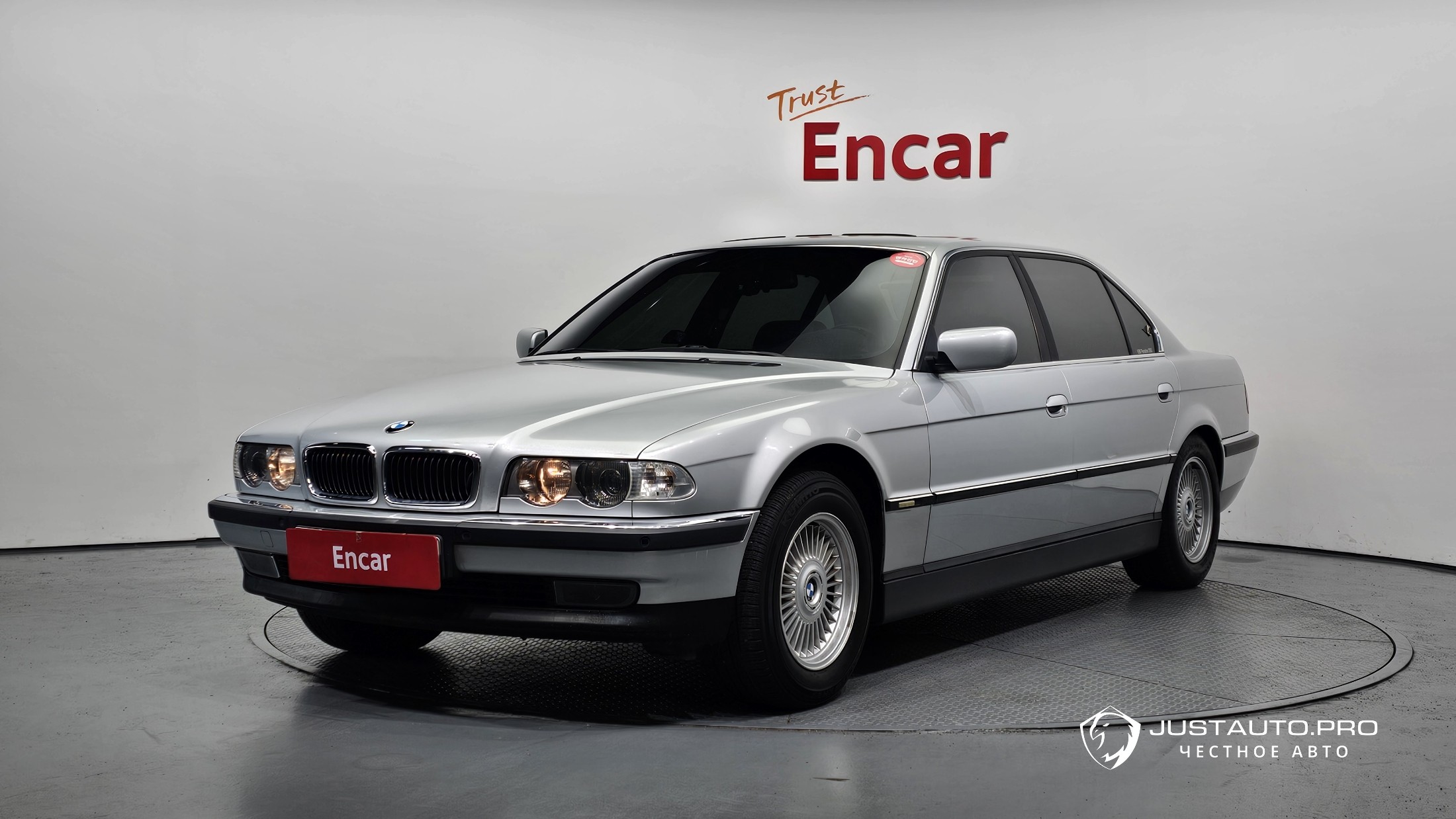Автомобиль BMW 7-Series