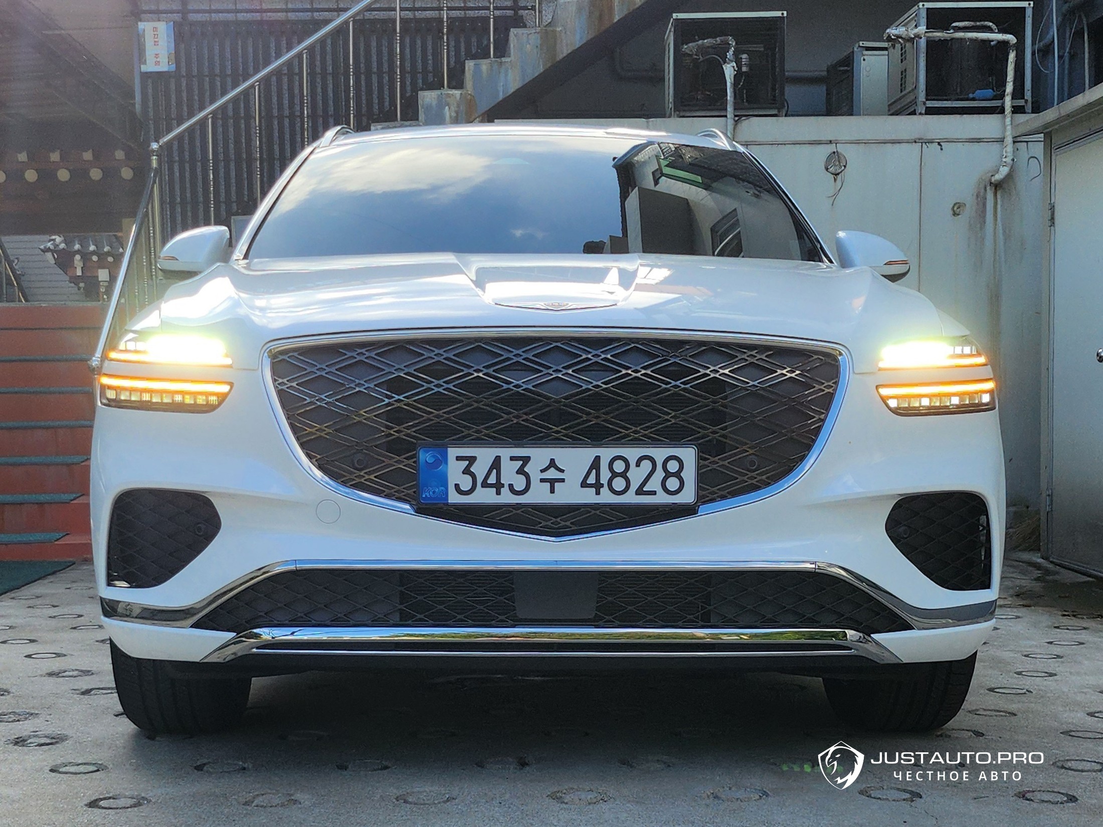 Автомобиль Genesis GV70