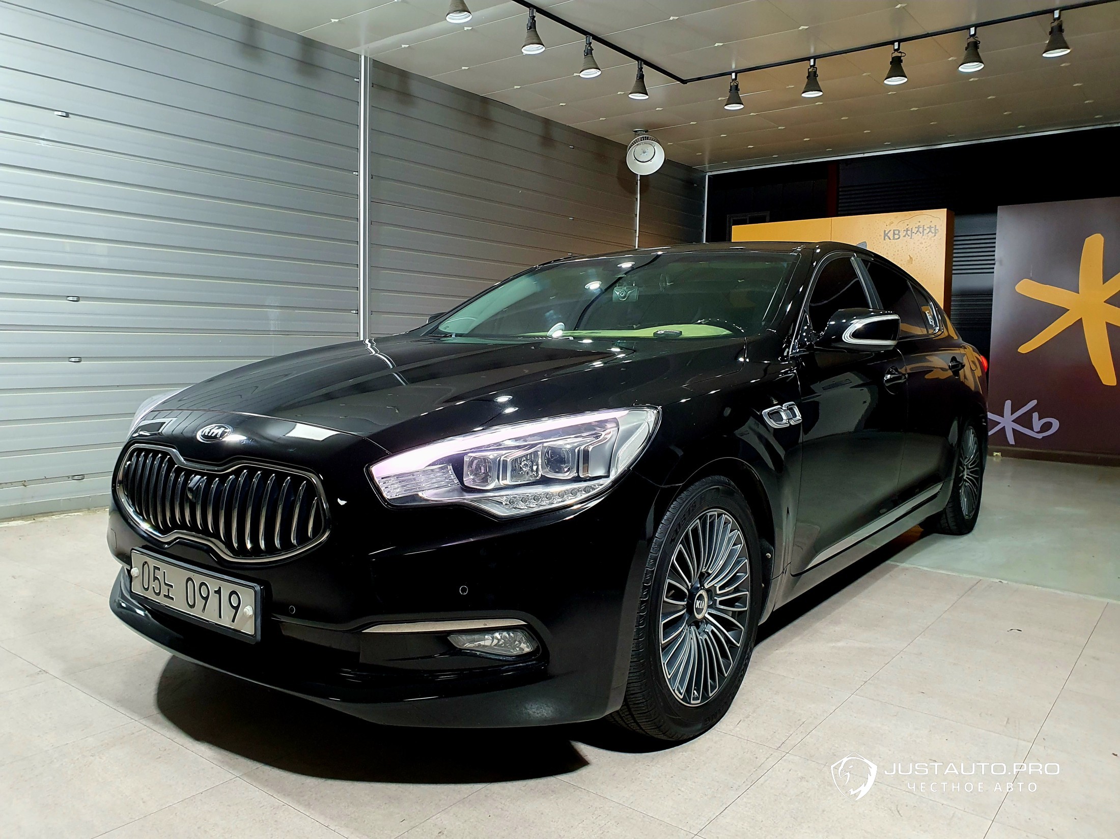 Автомобиль Kia K9