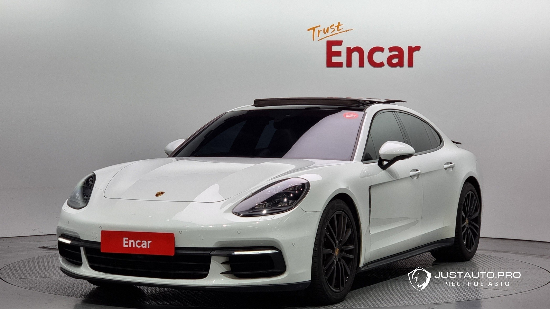 Автомобиль Porsche Panamera