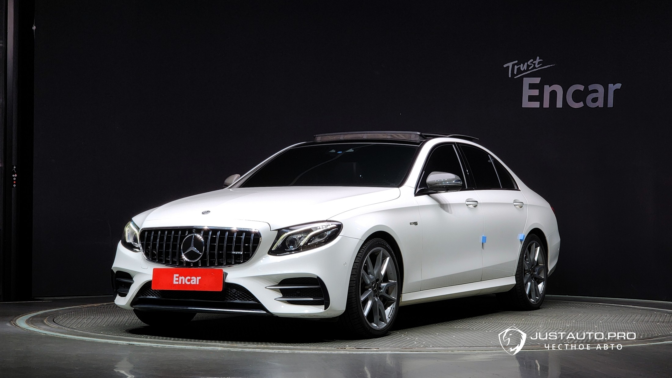 Автомобиль Mercedes-Benz E-Class