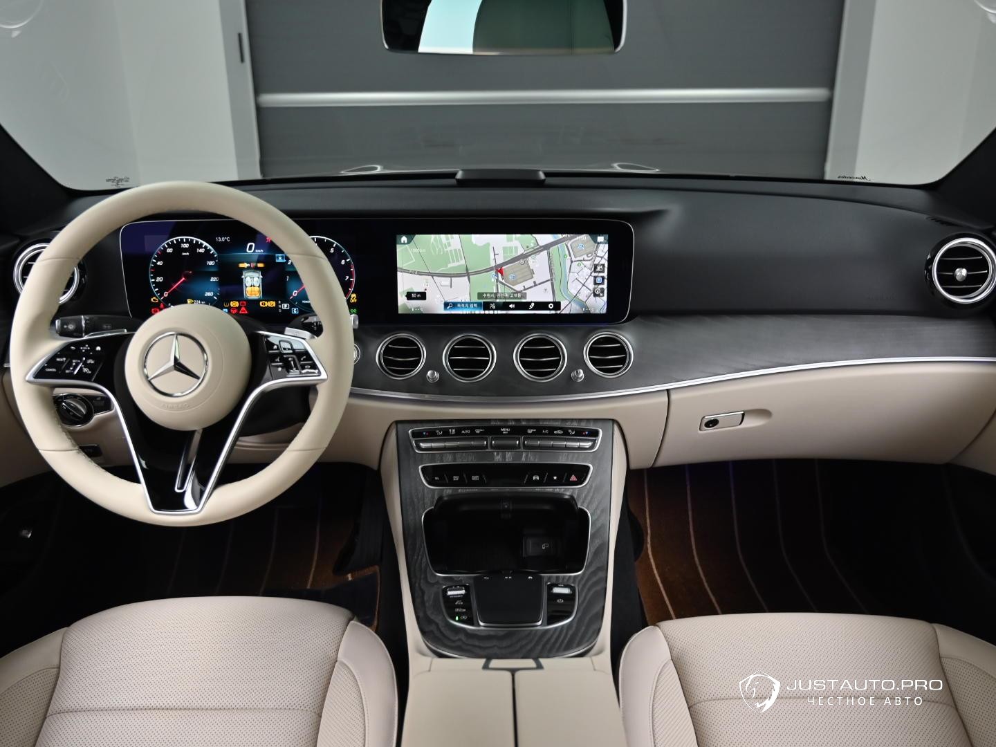 Автомобиль Mercedes-Benz E-Class