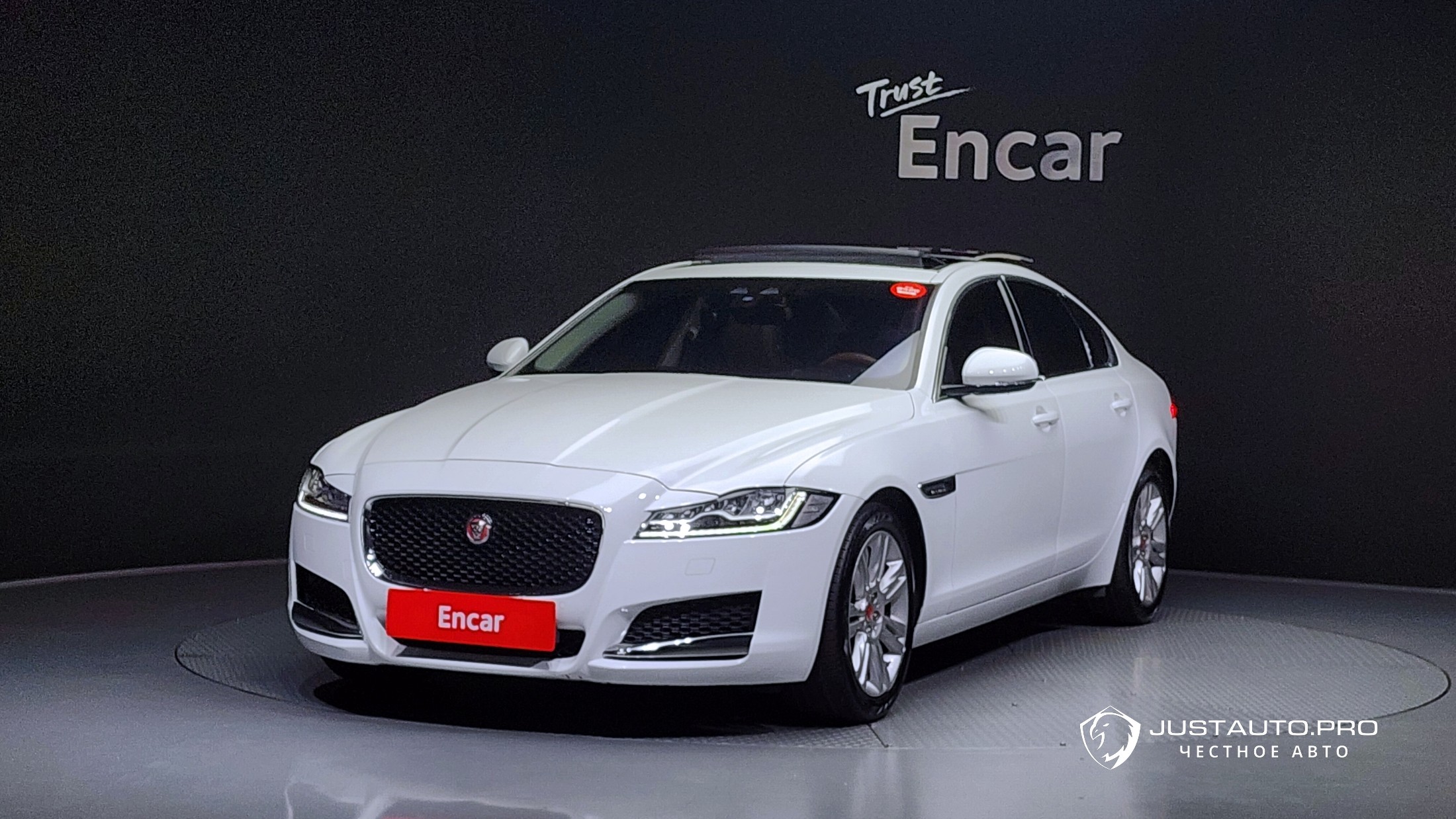 Автомобиль Jaguar XF