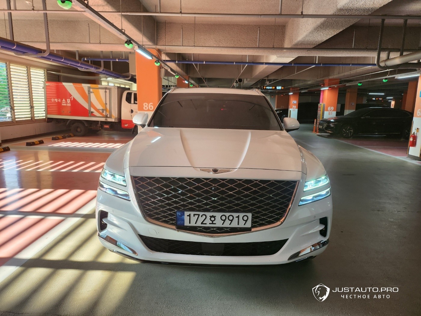 Автомобиль Genesis GV80