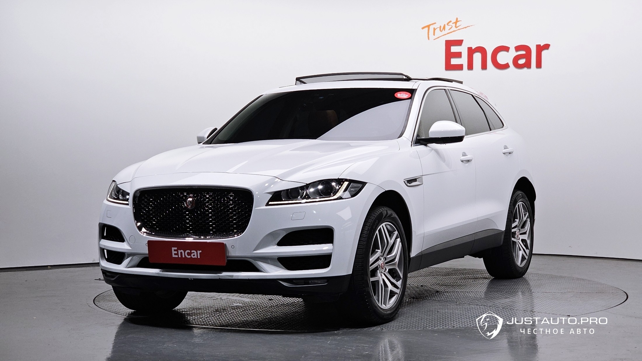 Автомобиль Jaguar F-PACE