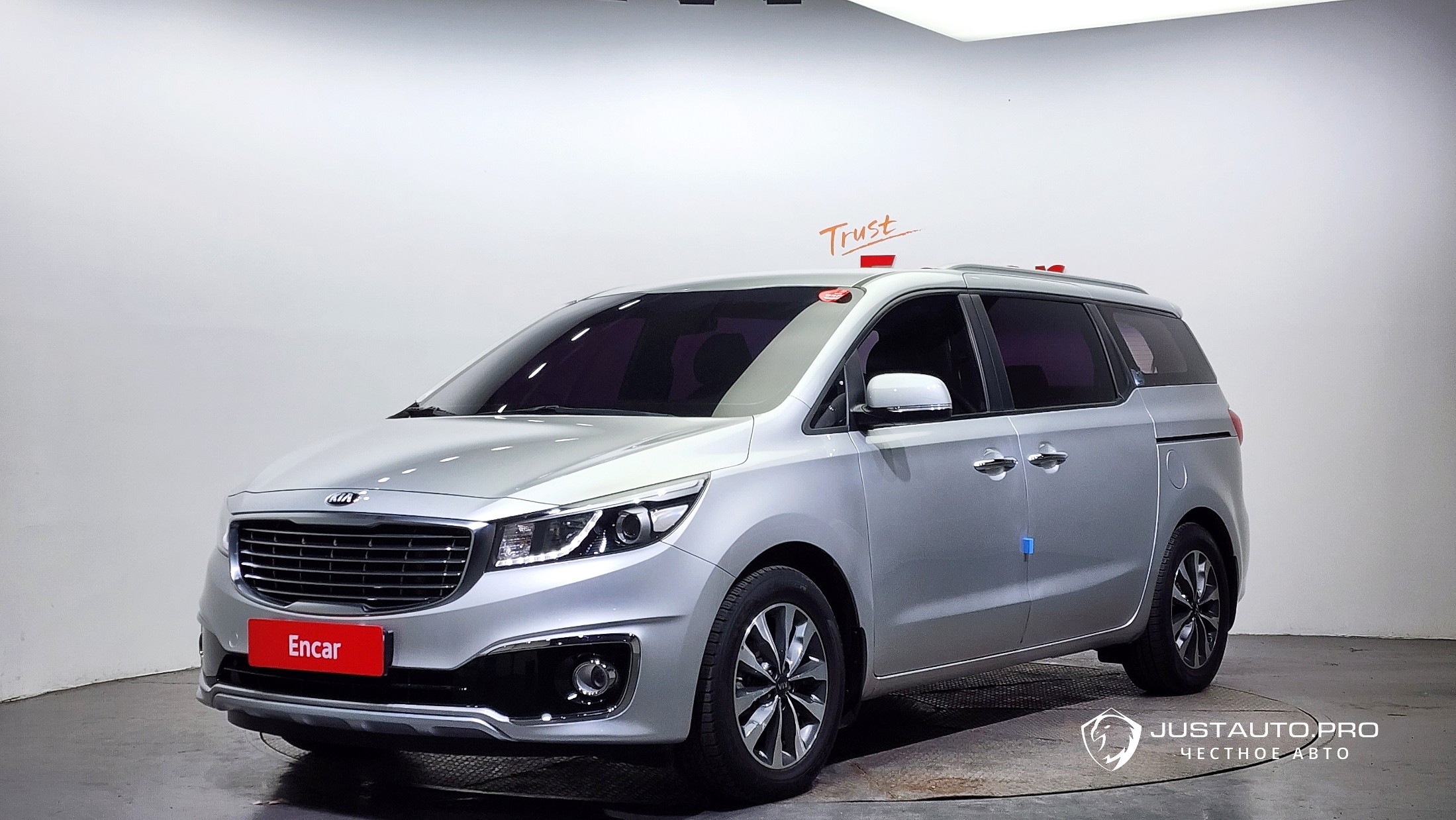 Автомобиль Kia Canival