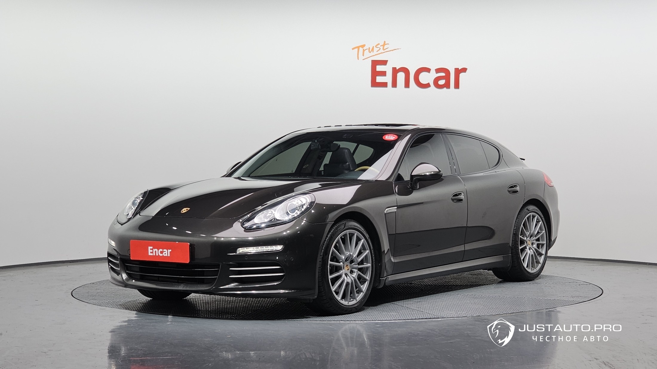 Автомобиль Porsche Panamera