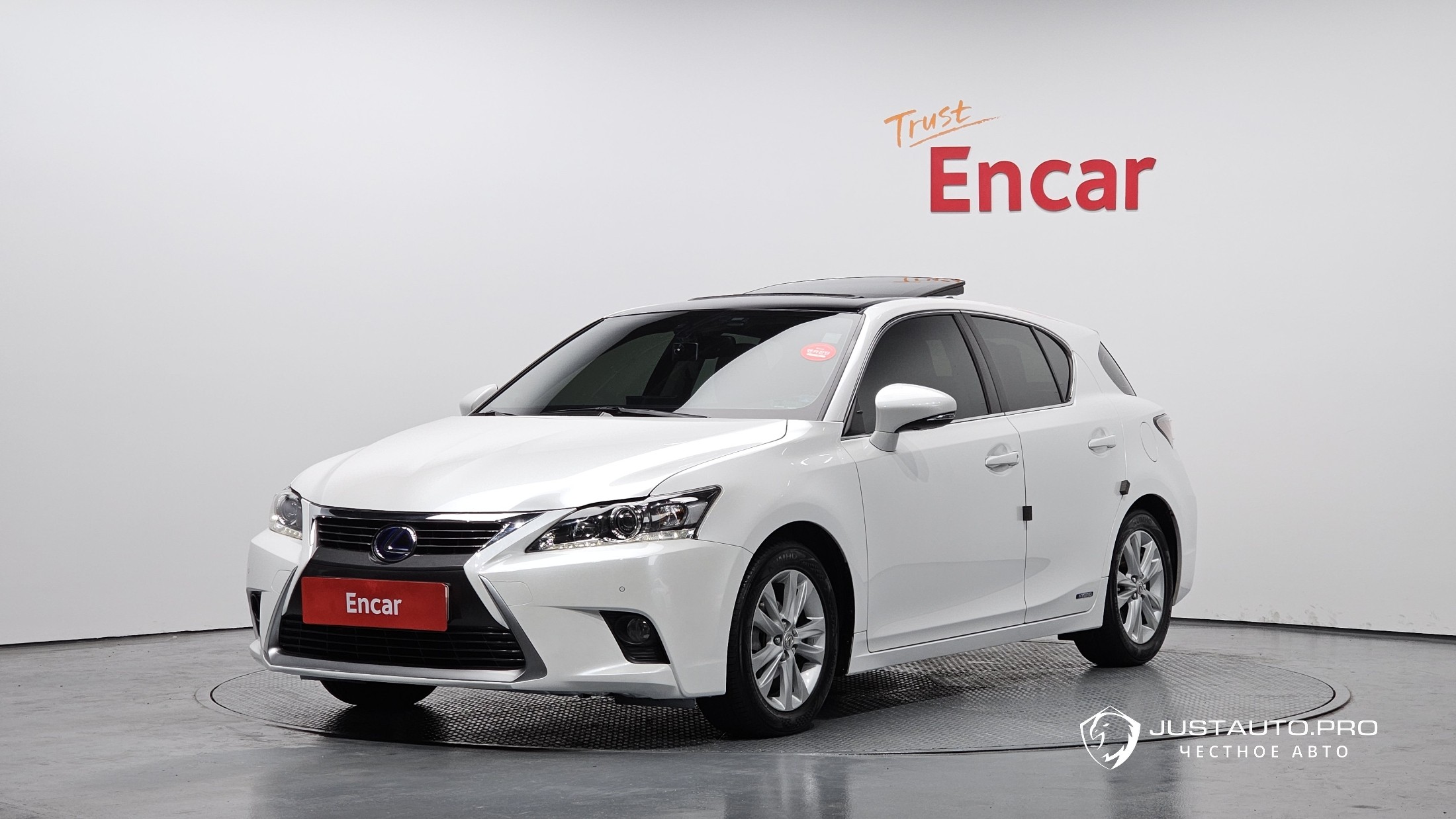Автомобиль Lexus CT200h