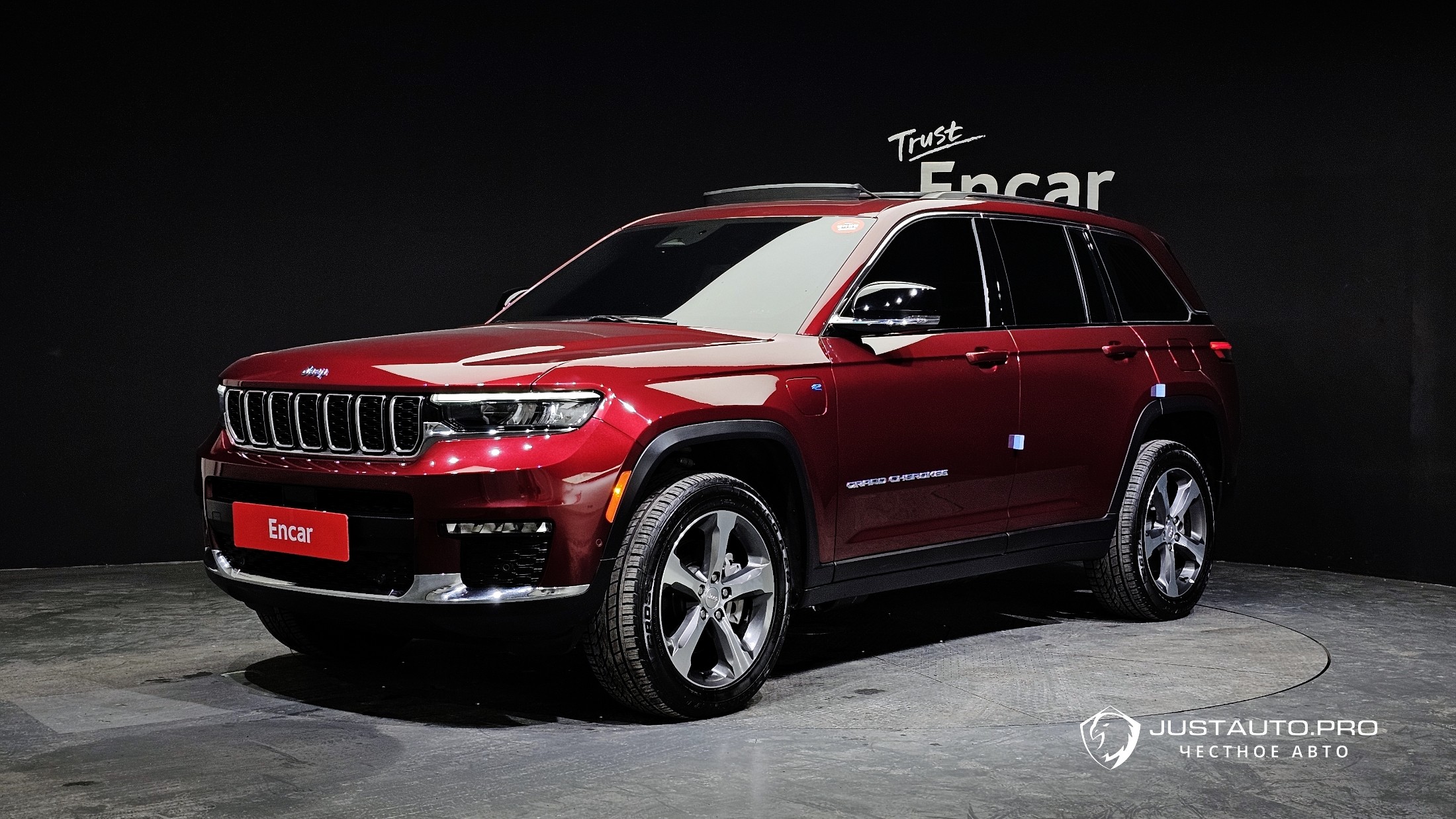 Автомобиль Jeep Cherokee