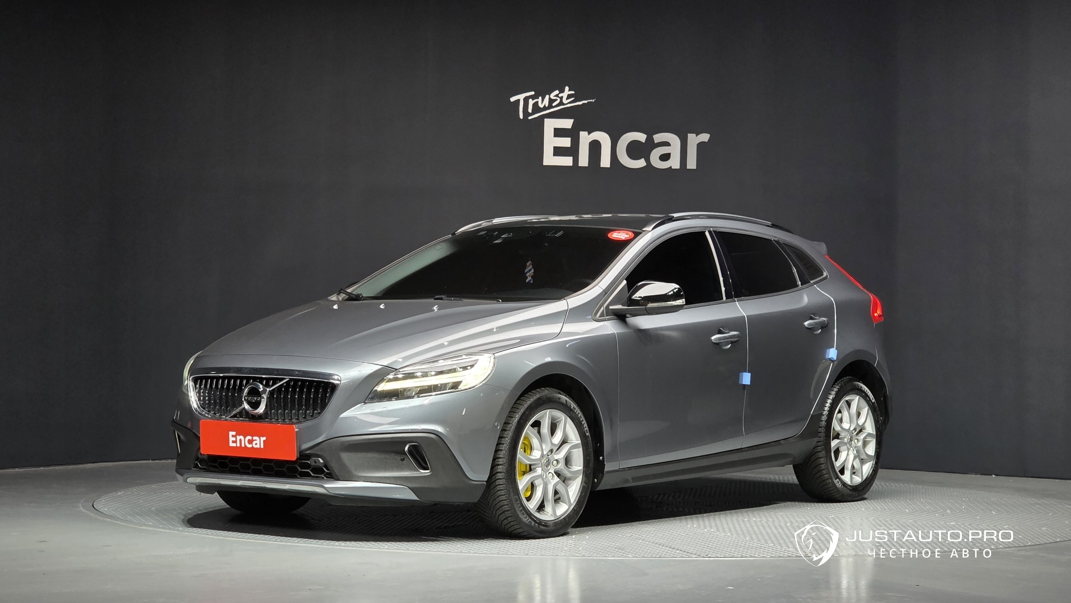 Автомобиль Volvo V40