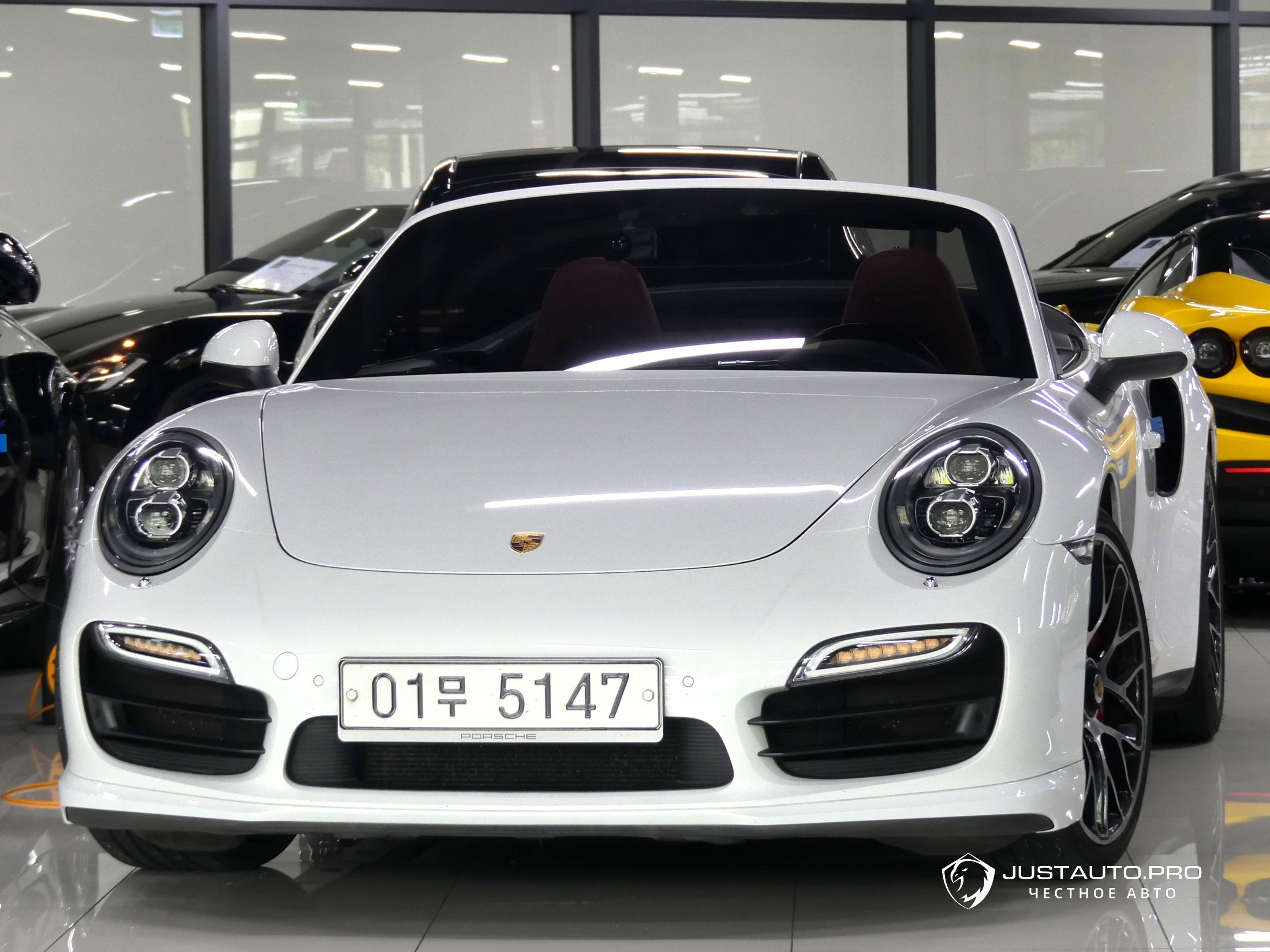 Автомобиль Porsche 911