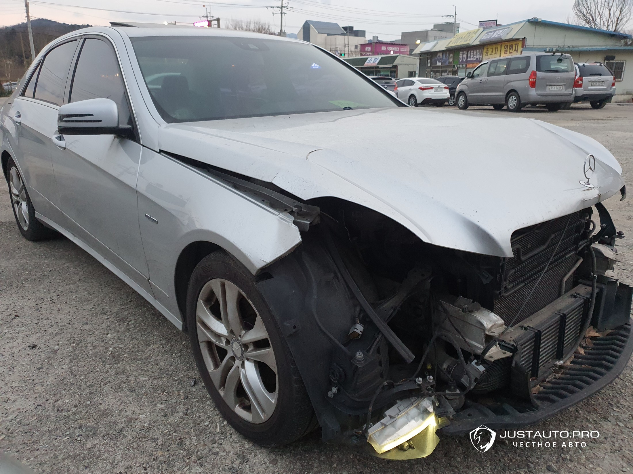 Автомобиль Mercedes-Benz E-Class