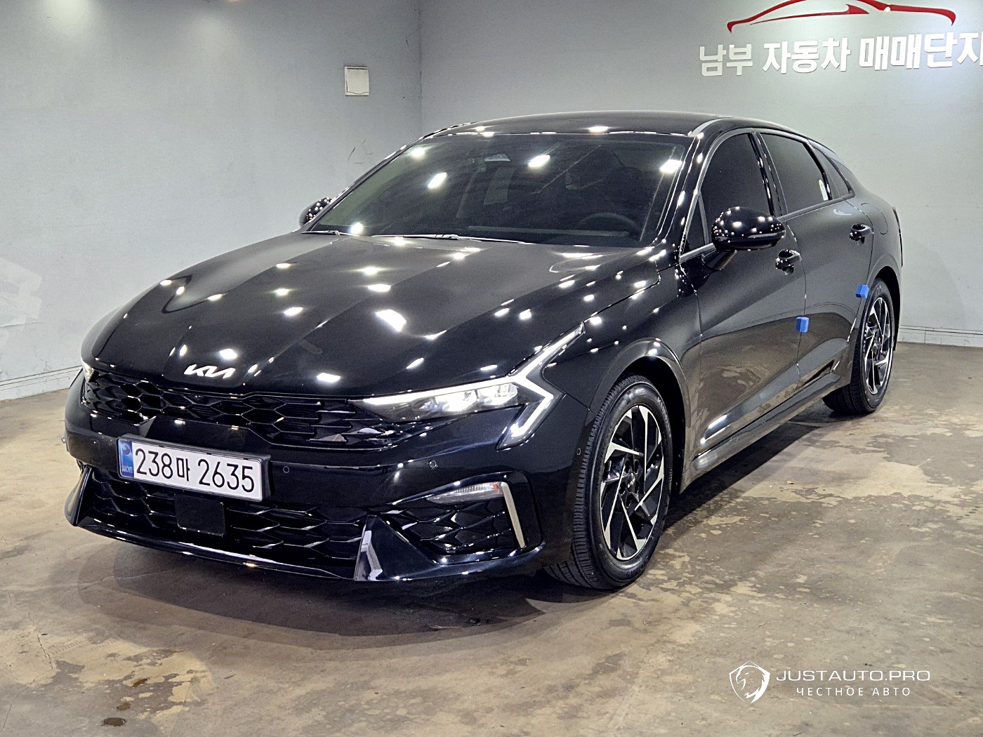 Автомобиль Kia K5