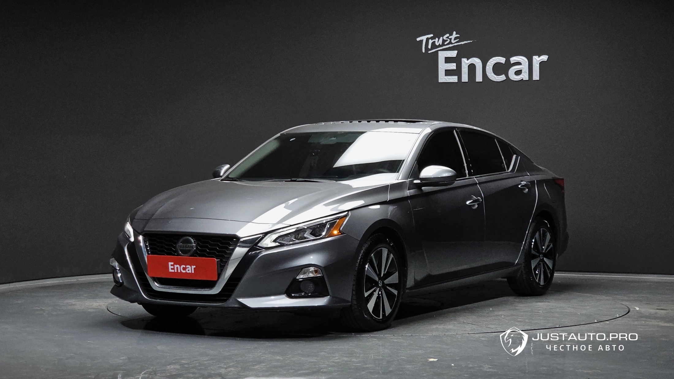 Автомобиль Nissan Altima