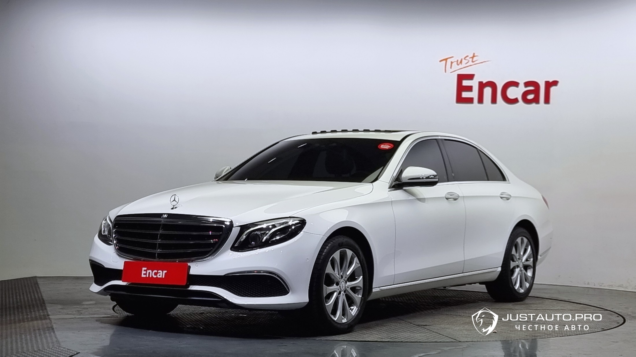 Автомобиль Mercedes-Benz E-Class