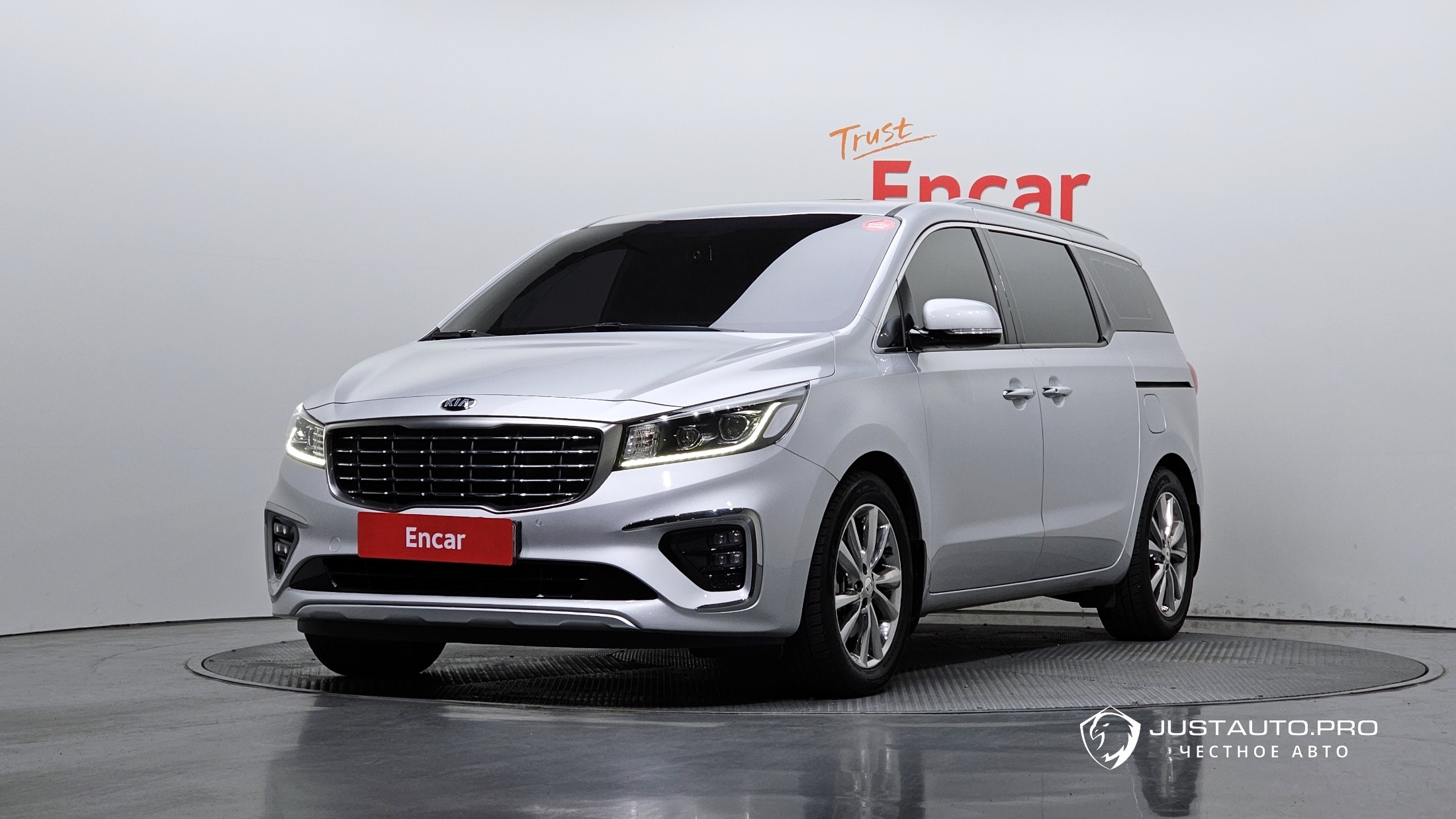 Автомобиль Kia Canival