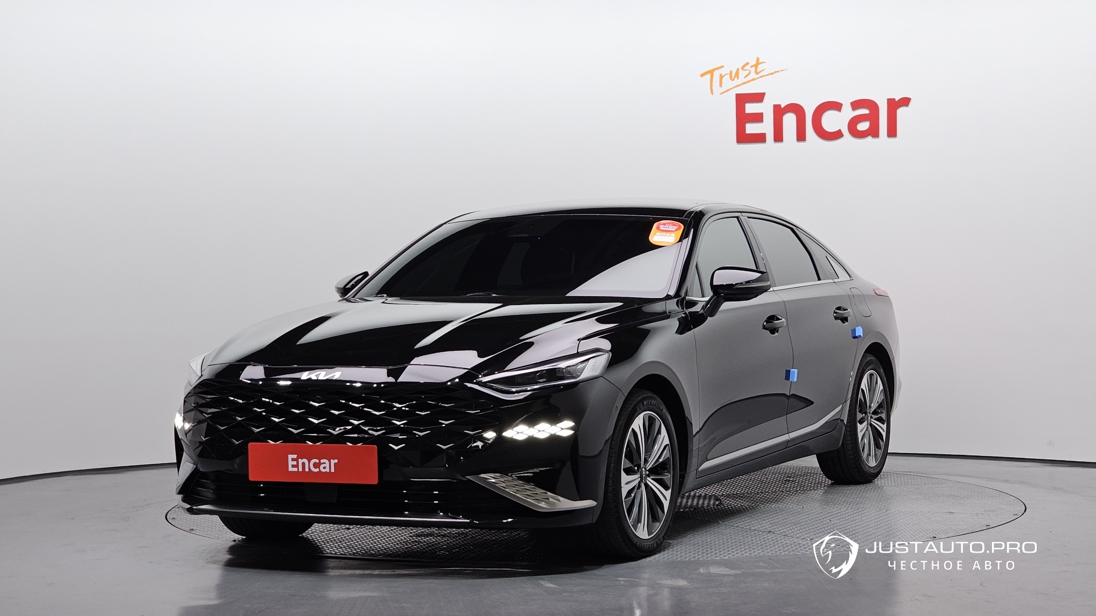 Автомобиль Kia K8
