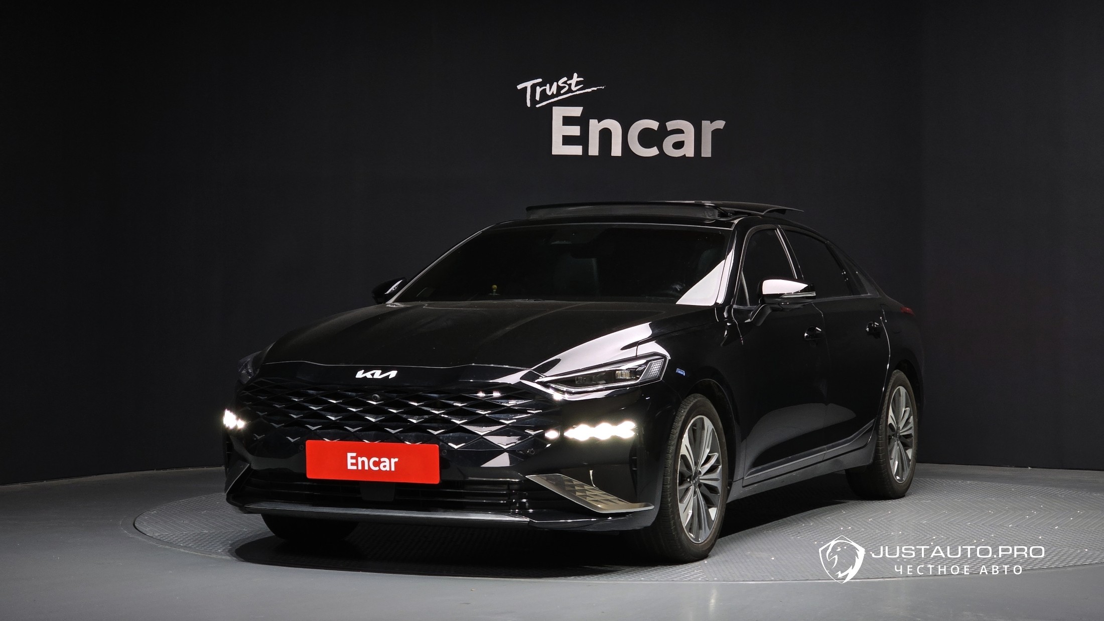 Автомобиль Kia K8