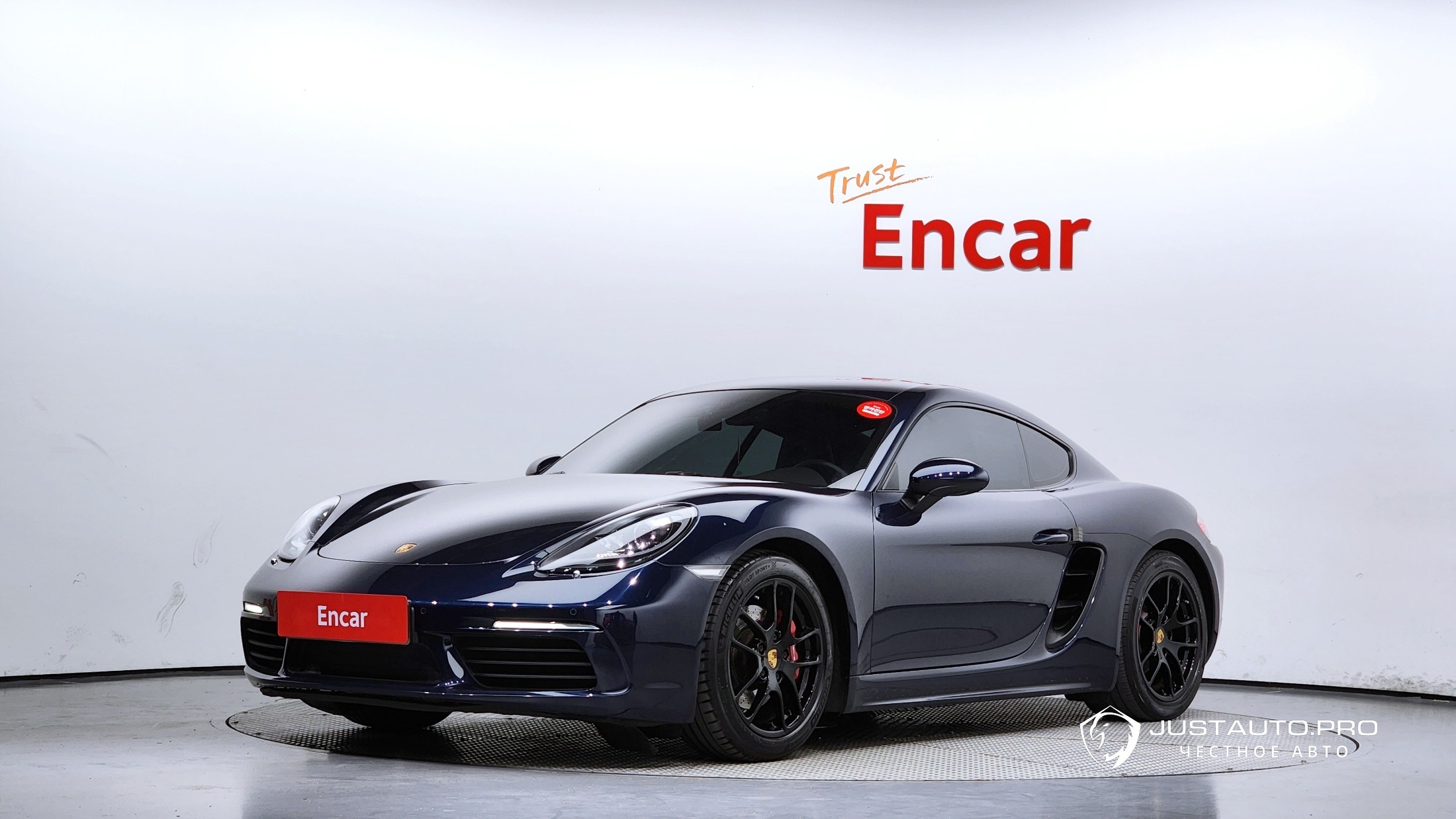 Автомобиль Porsche 718