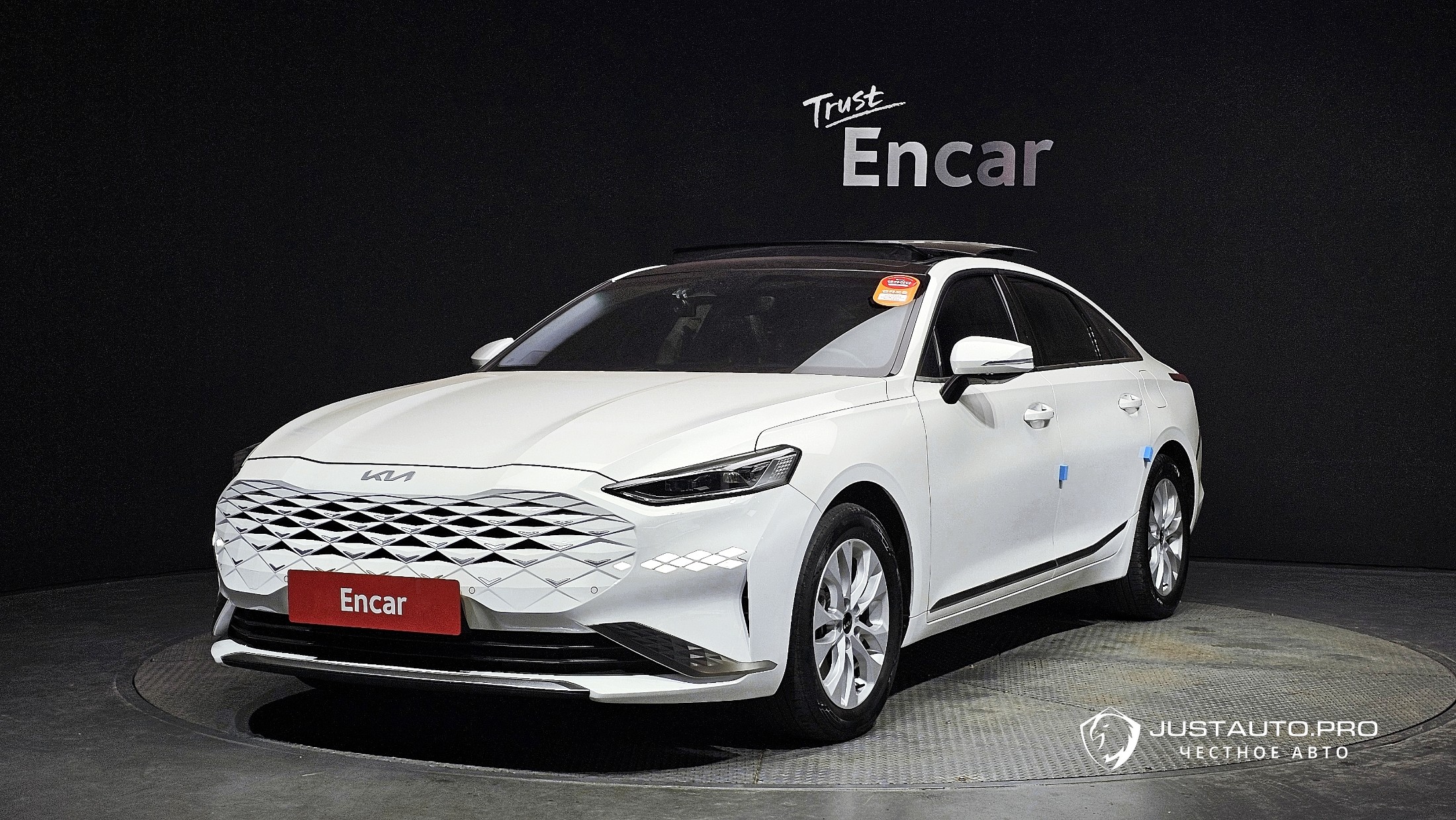 Автомобиль Kia K8