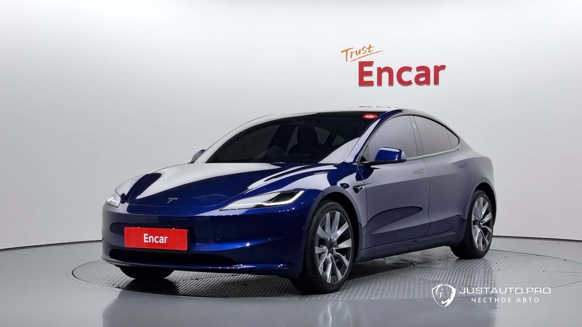 Автомобиль Tesla Model 3