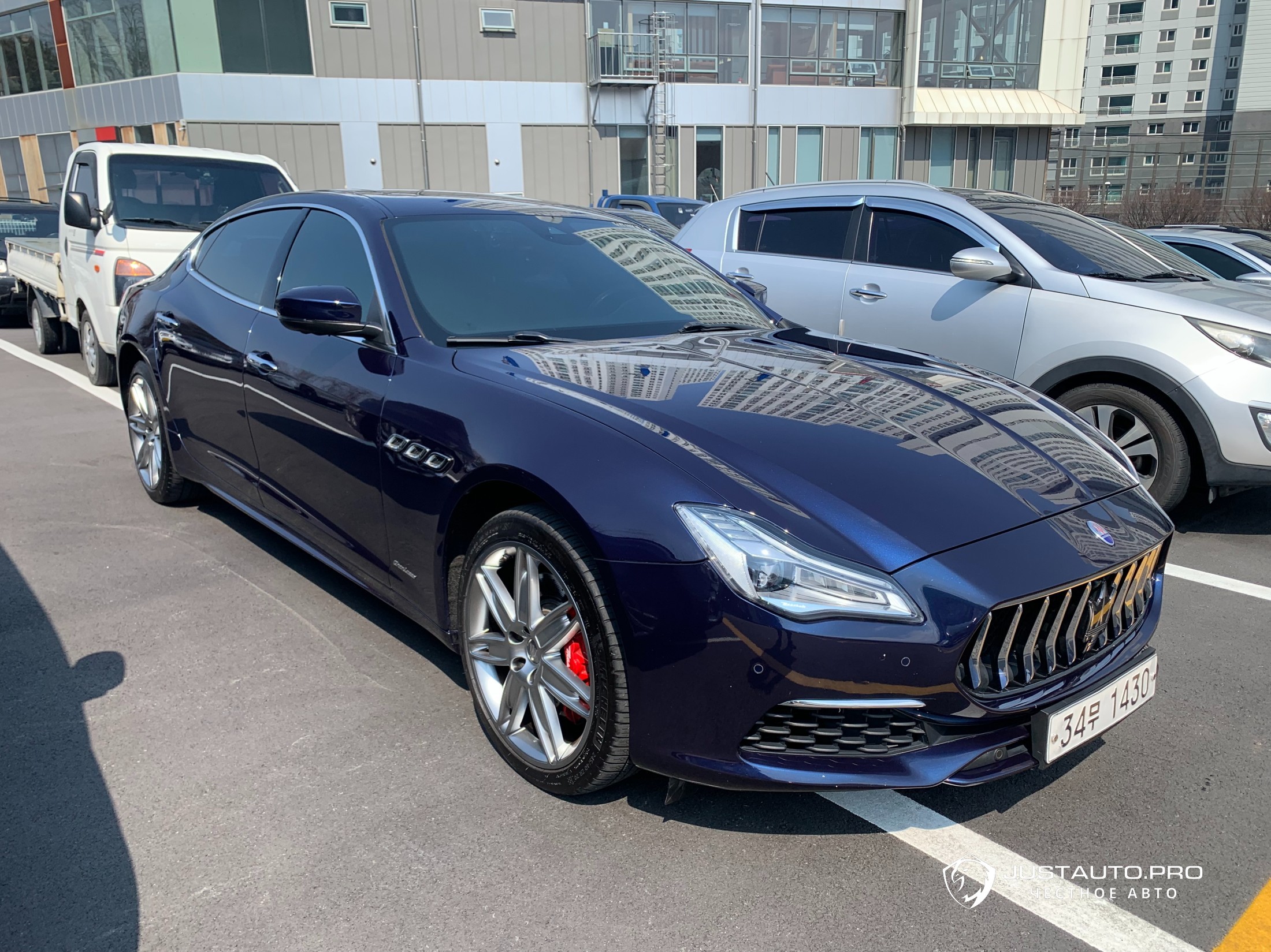 Автомобиль Maserati Quattroporte