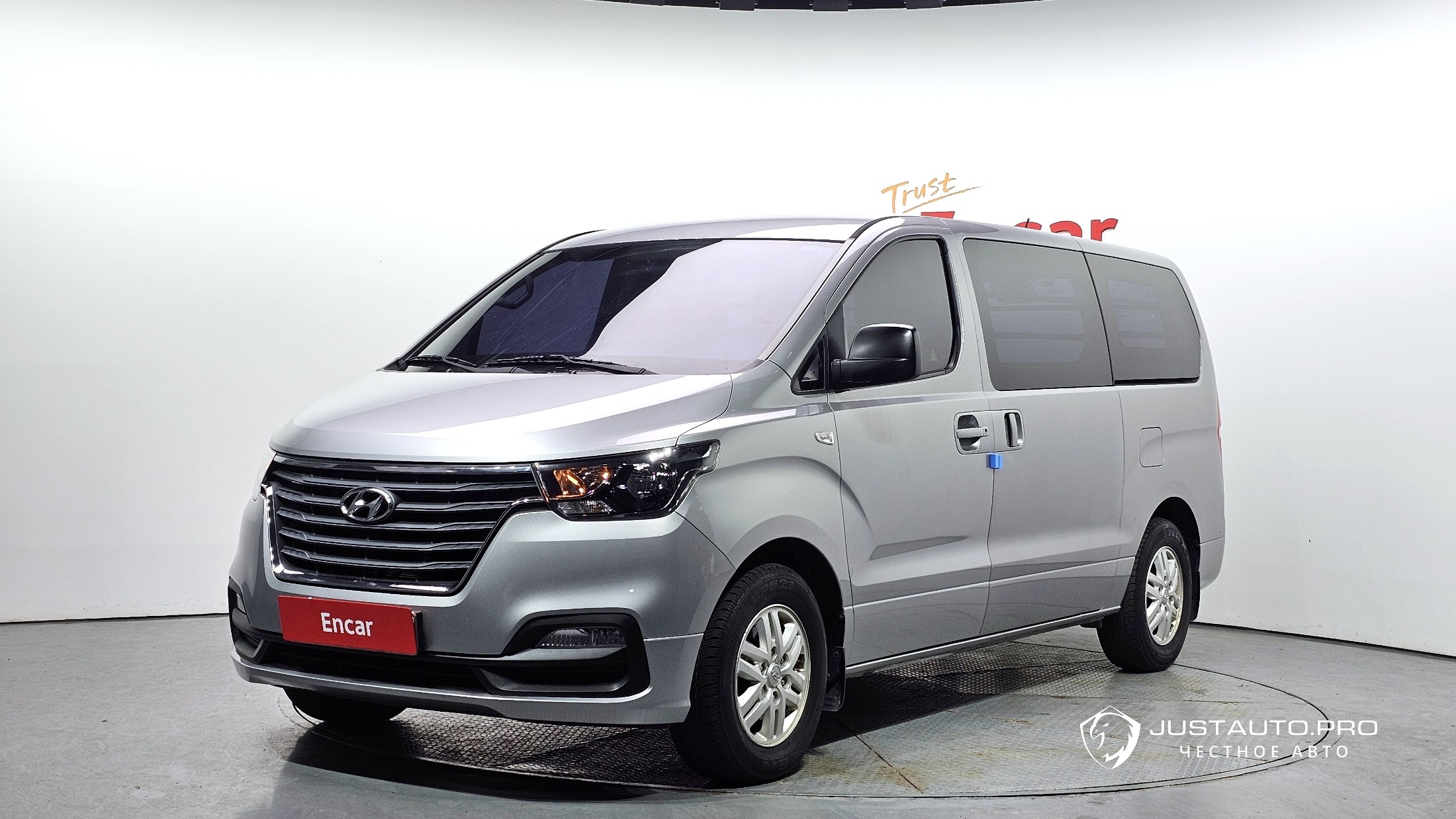Автомобиль Hyundai Starex