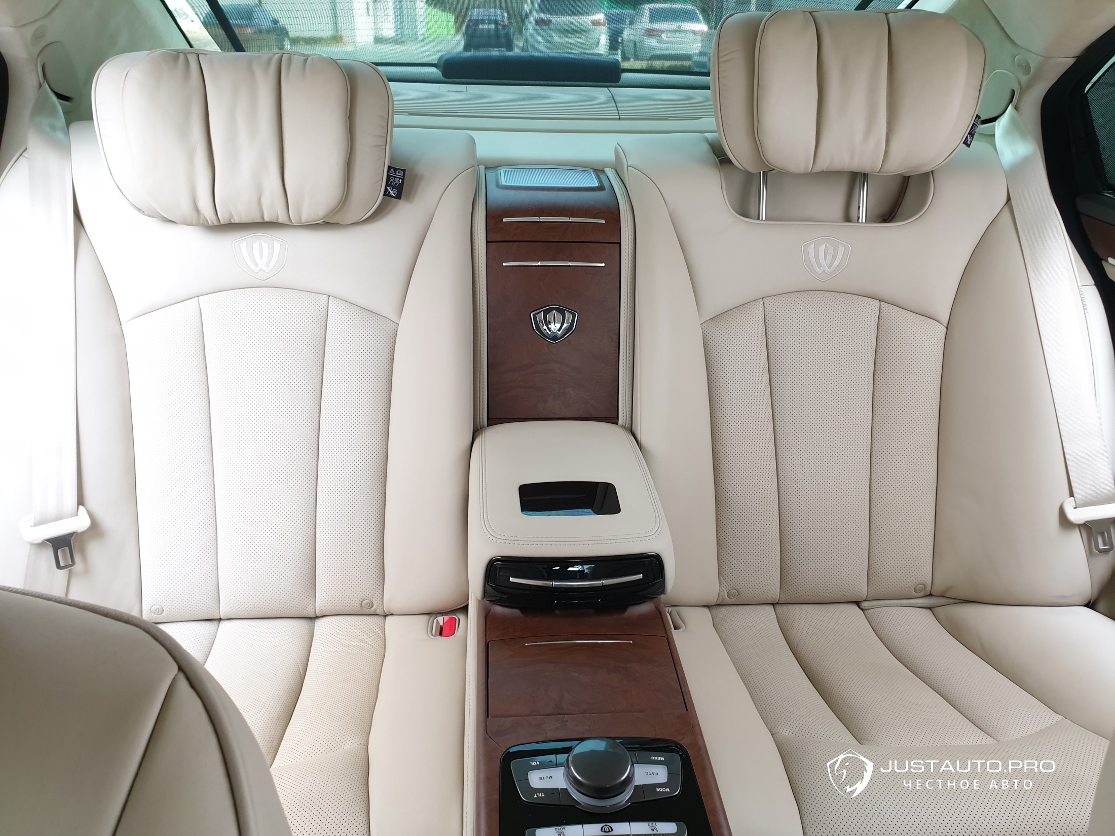 Автомобиль KG_Mobility_Ssangyong Chairman