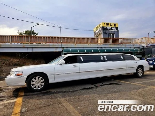 Автомобиль Lincoln Town Car