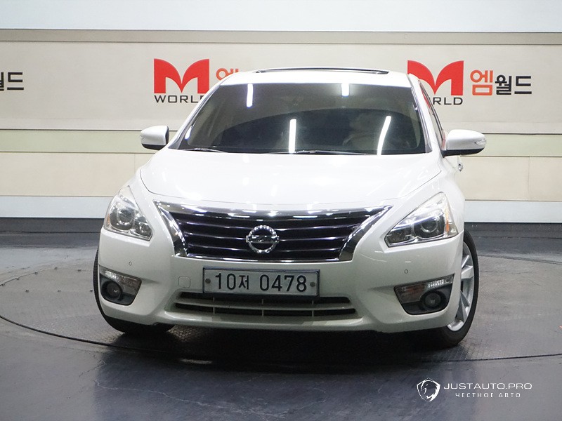 Автомобиль Nissan Altima