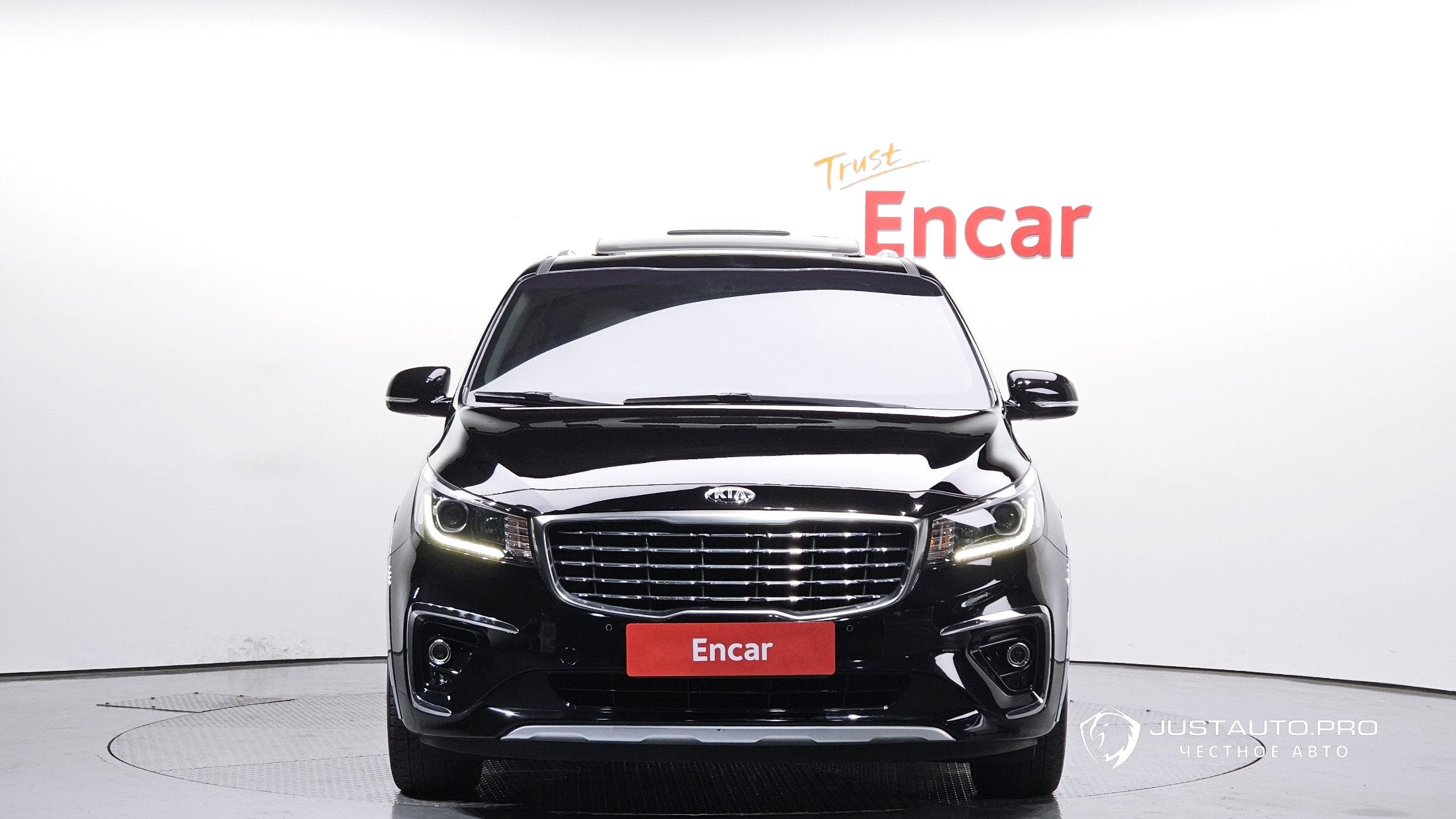 Автомобиль Kia Canival