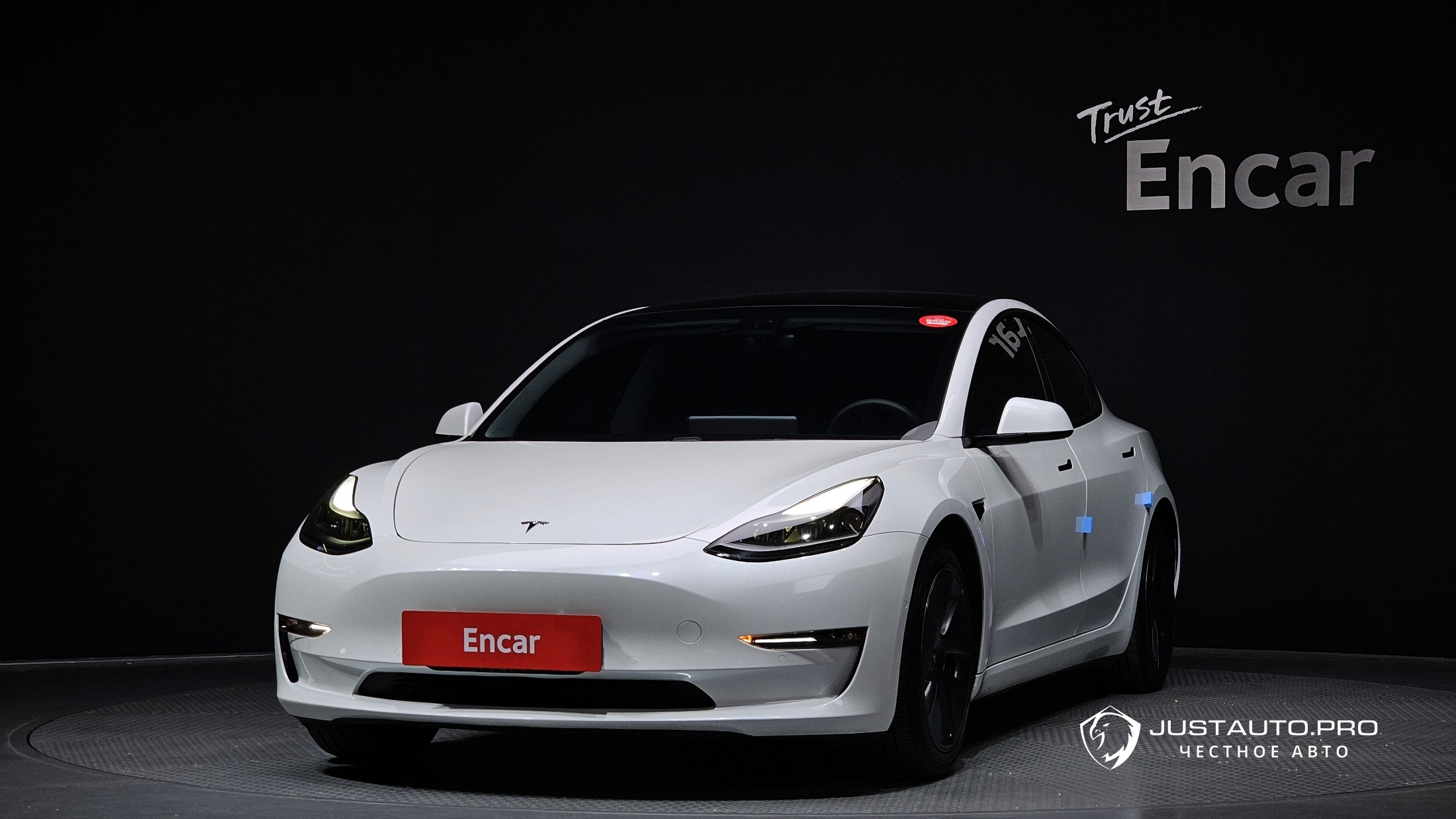 Автомобиль Tesla Model 3