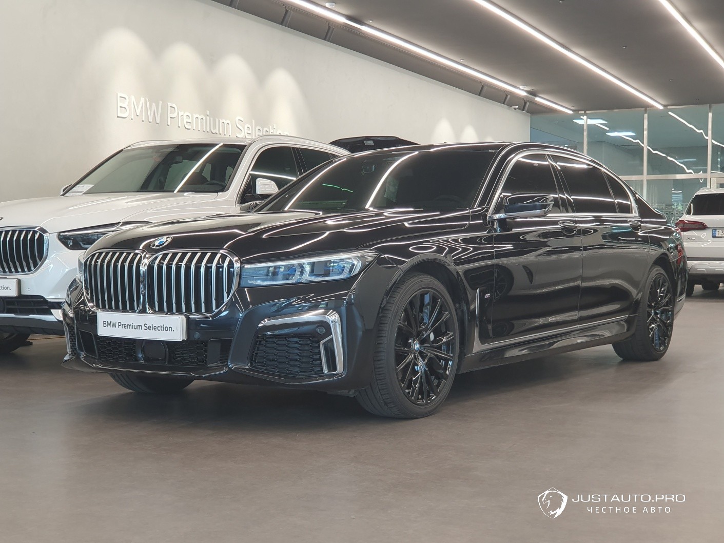 Автомобиль BMW 7-Series