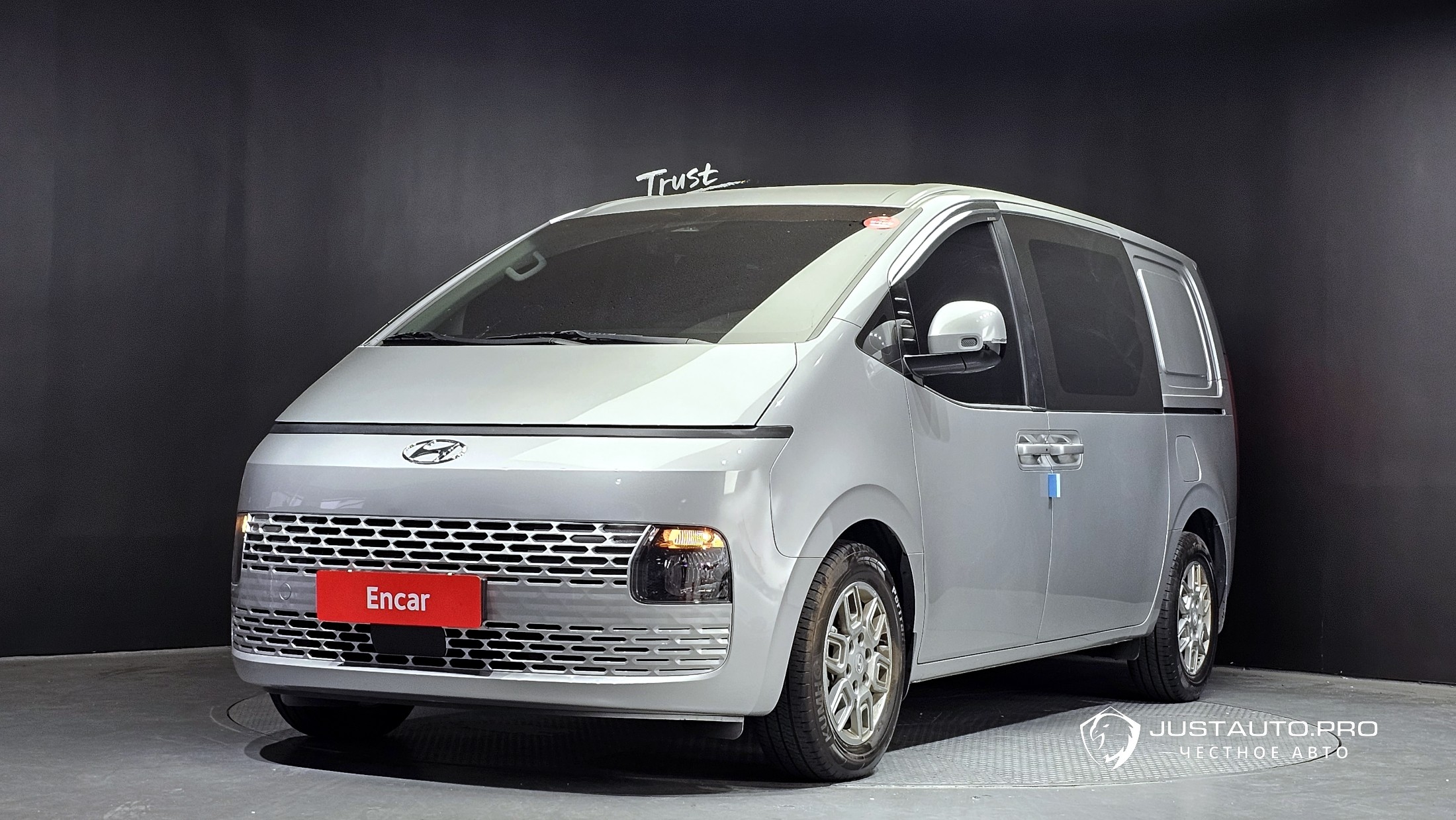 Автомобиль Hyundai Staria