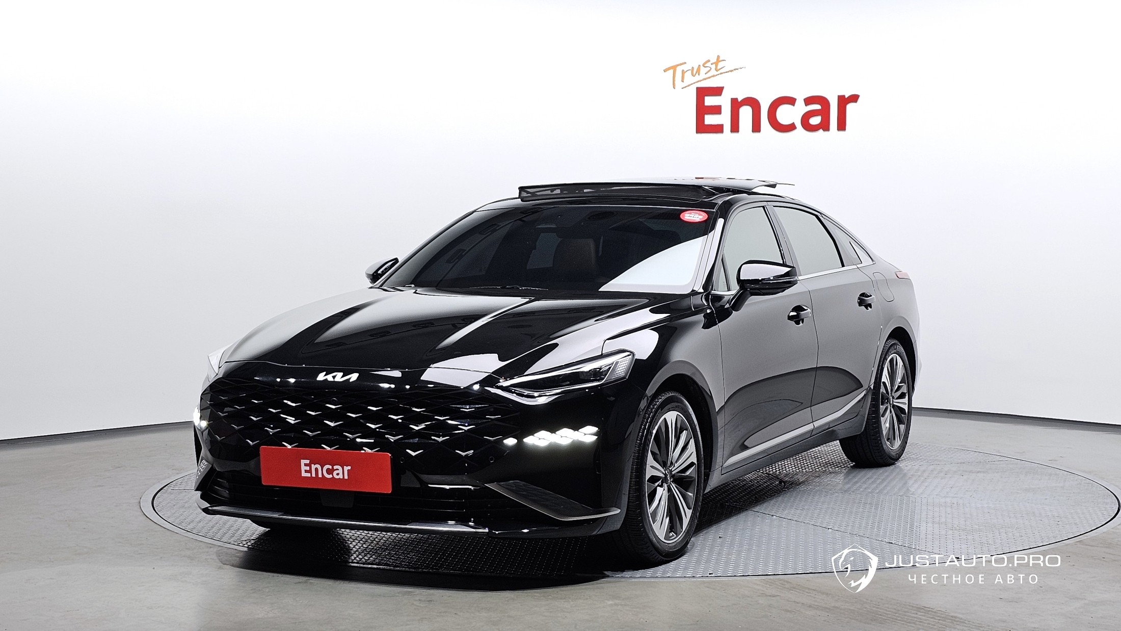 Автомобиль Kia K8