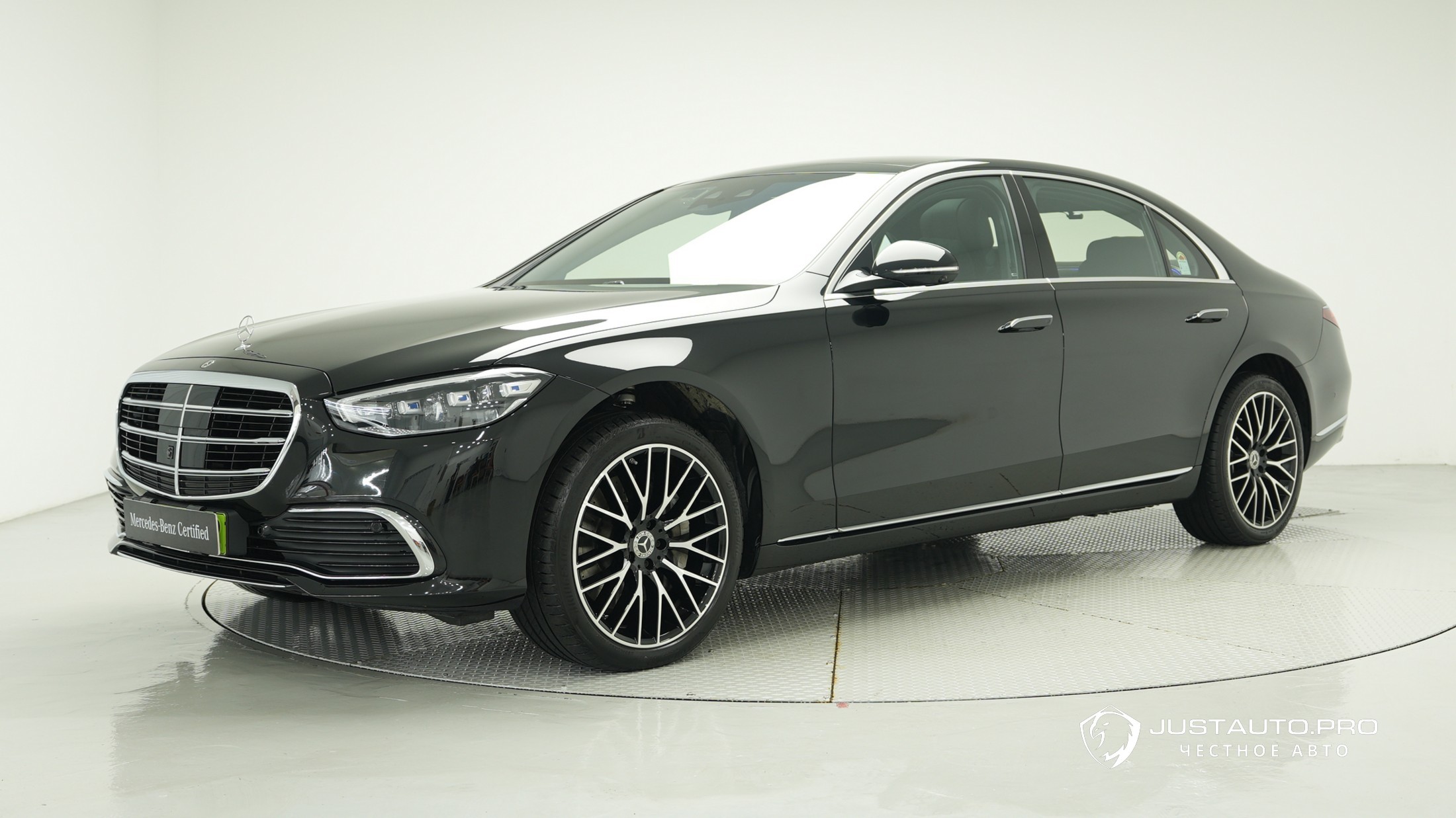 Автомобиль Mercedes-Benz S-Class