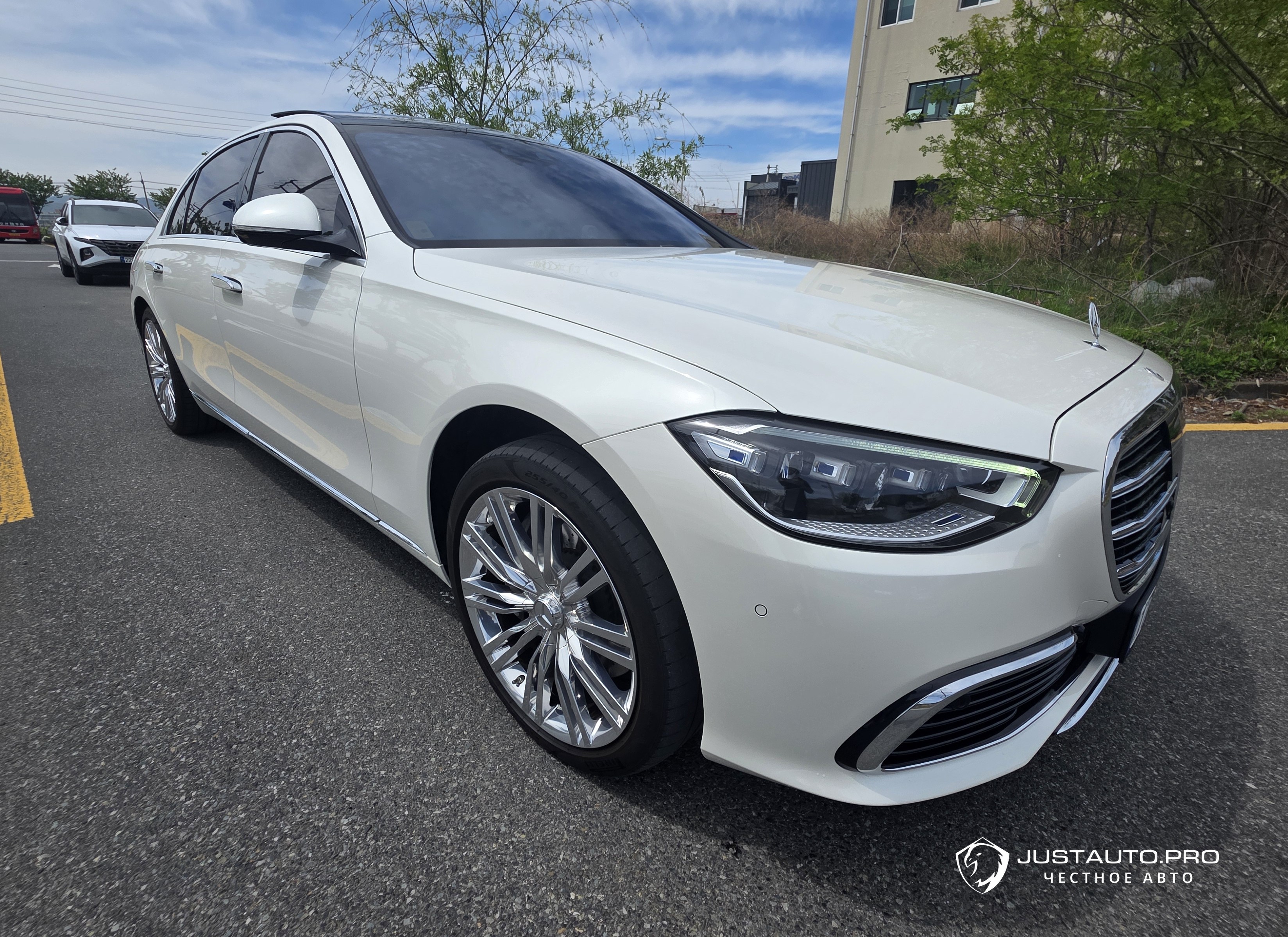 Автомобиль Mercedes-Benz S-Class