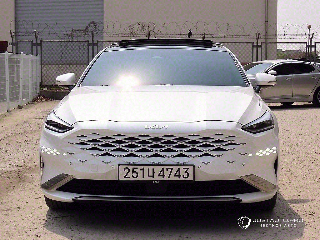 Автомобиль Kia K8